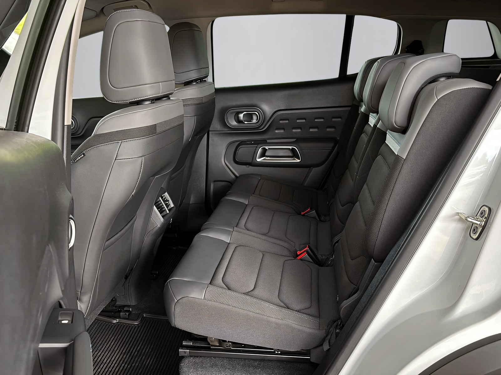 CITROEN C5 Aircross 1.2 Hybrid Swiss Edition-image-6