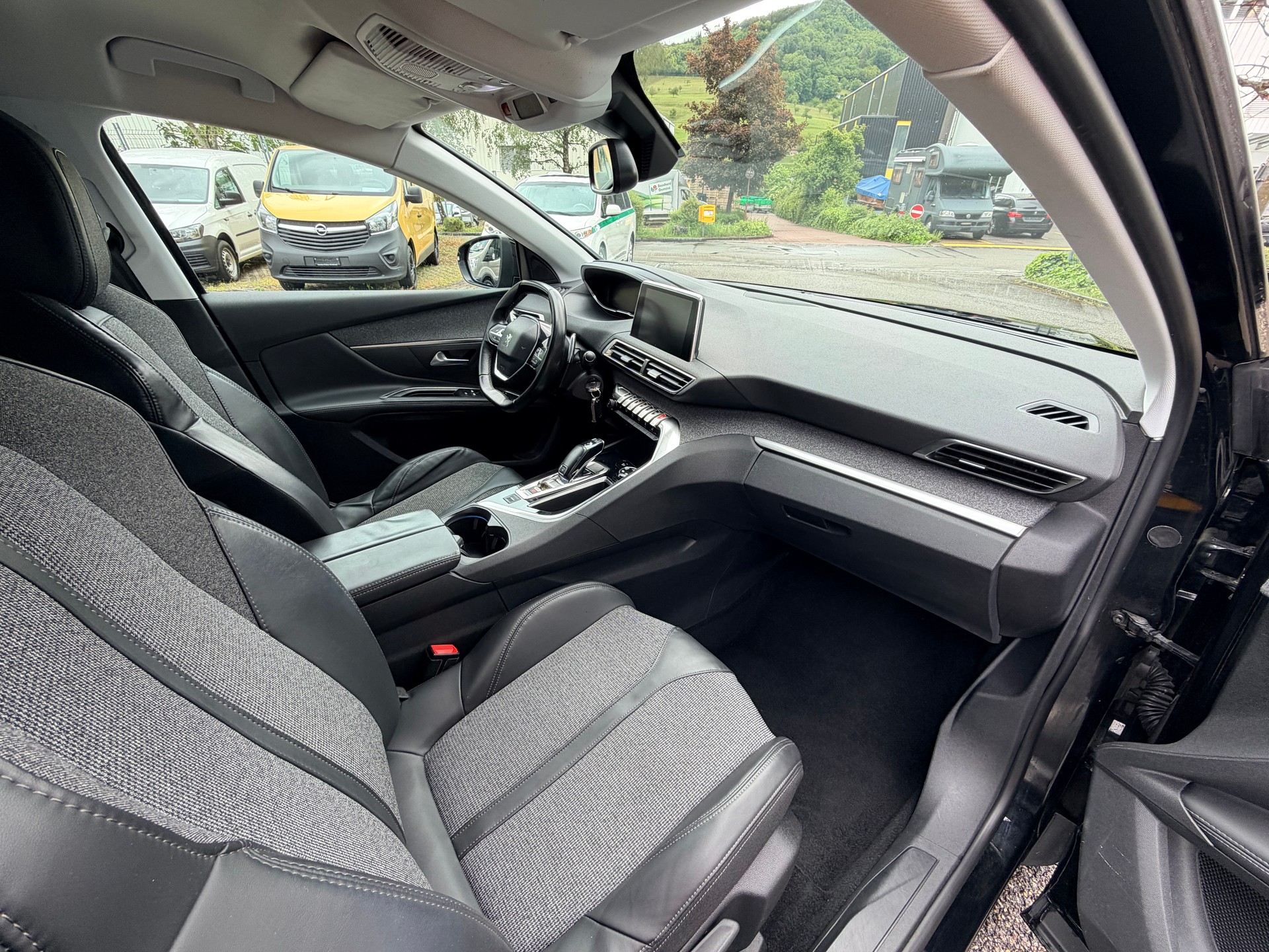 PEUGEOT 5008 1.6 BlueHDi Allure ETA-image-9