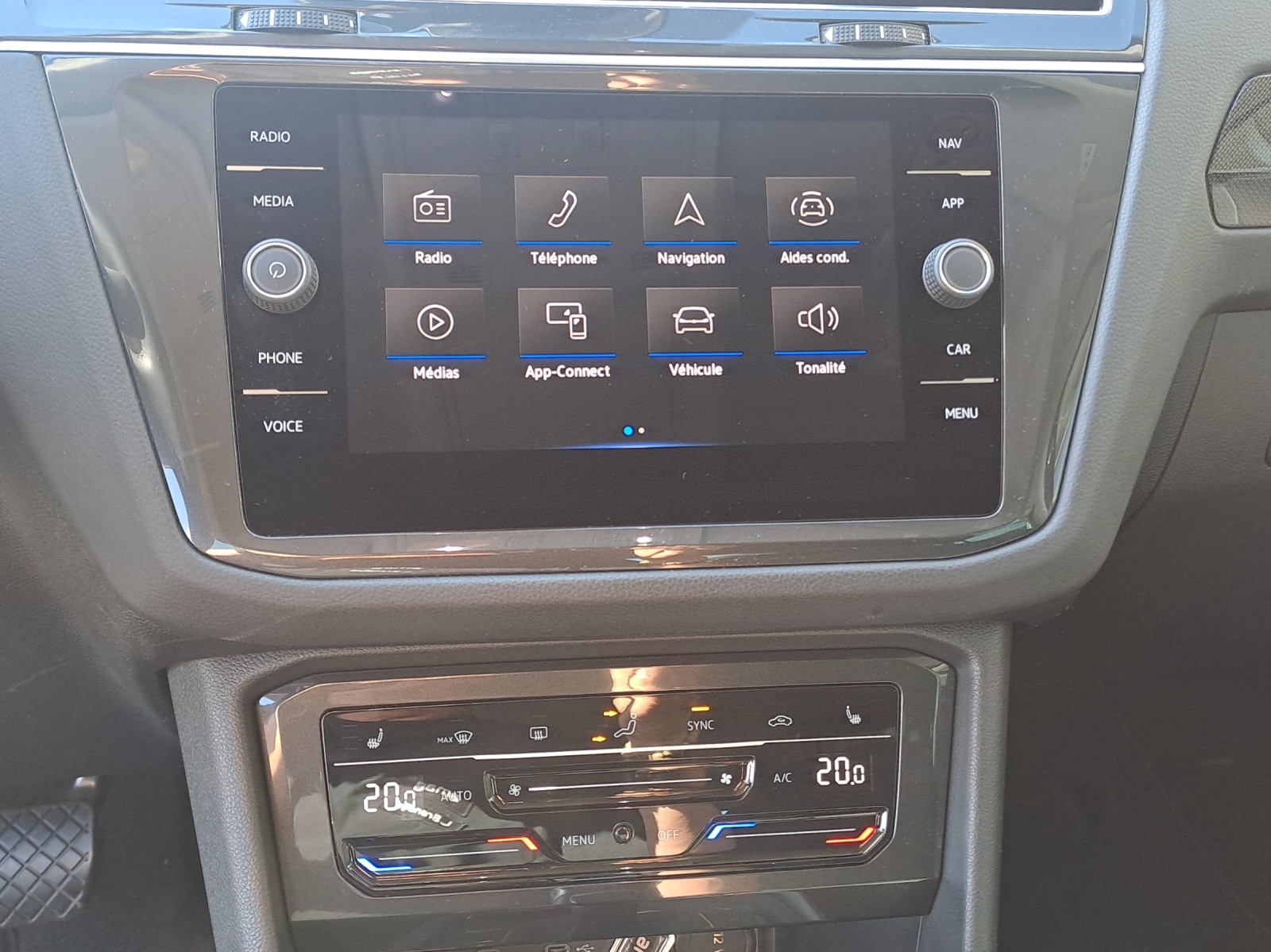 VW Tiguan 2.0TSI Elegance 4Motion DSG-image-10
