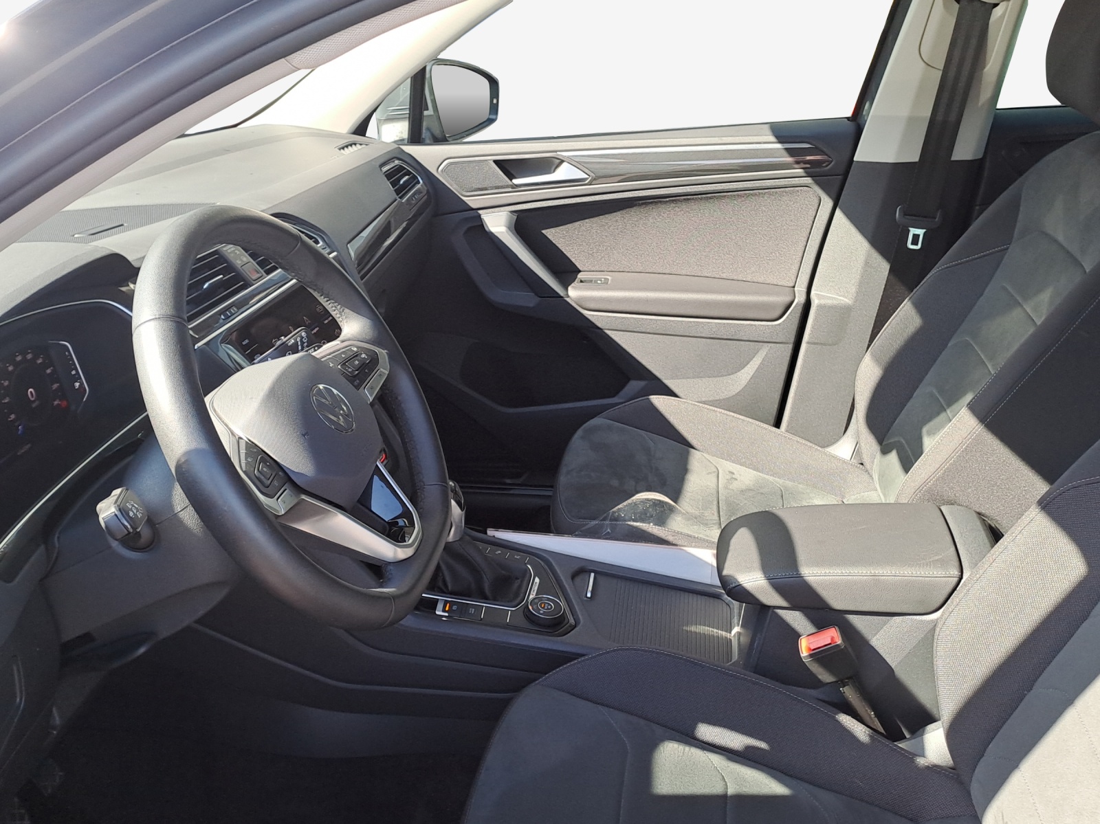 VW Tiguan 2.0TSI Elegance 4Motion DSG-image-7