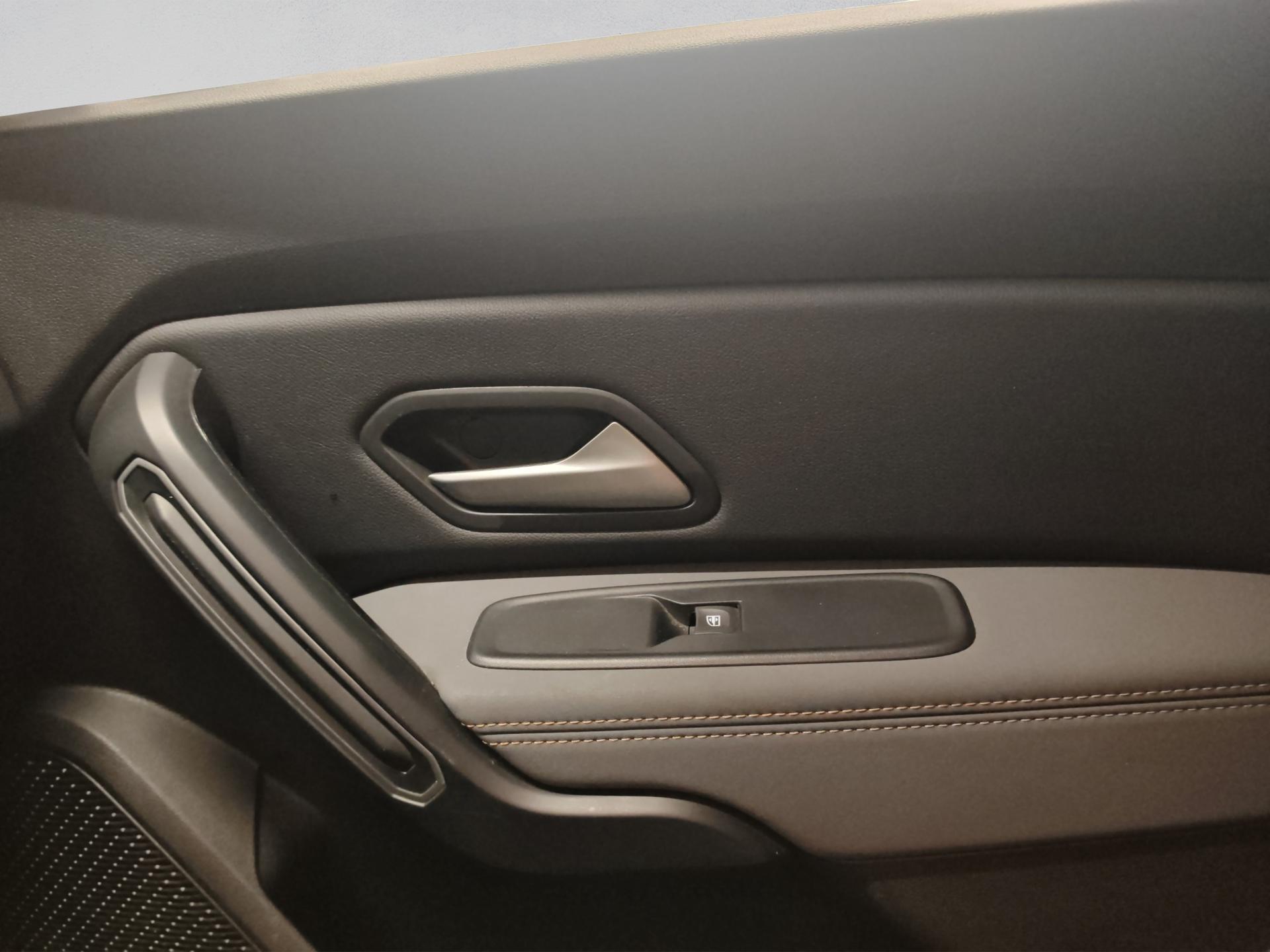 DACIA Duster TCe 150 Extreme EDC 4x2-image-22