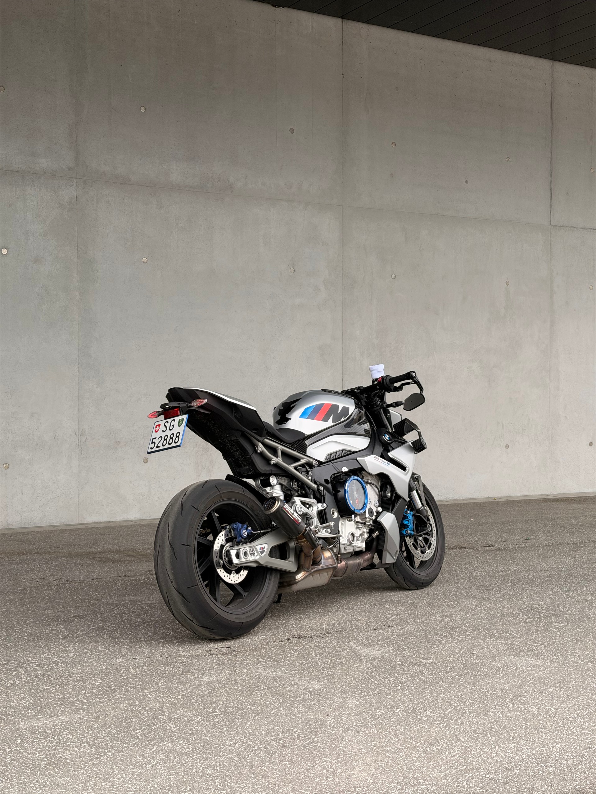 BMW M 1000 R-image-4