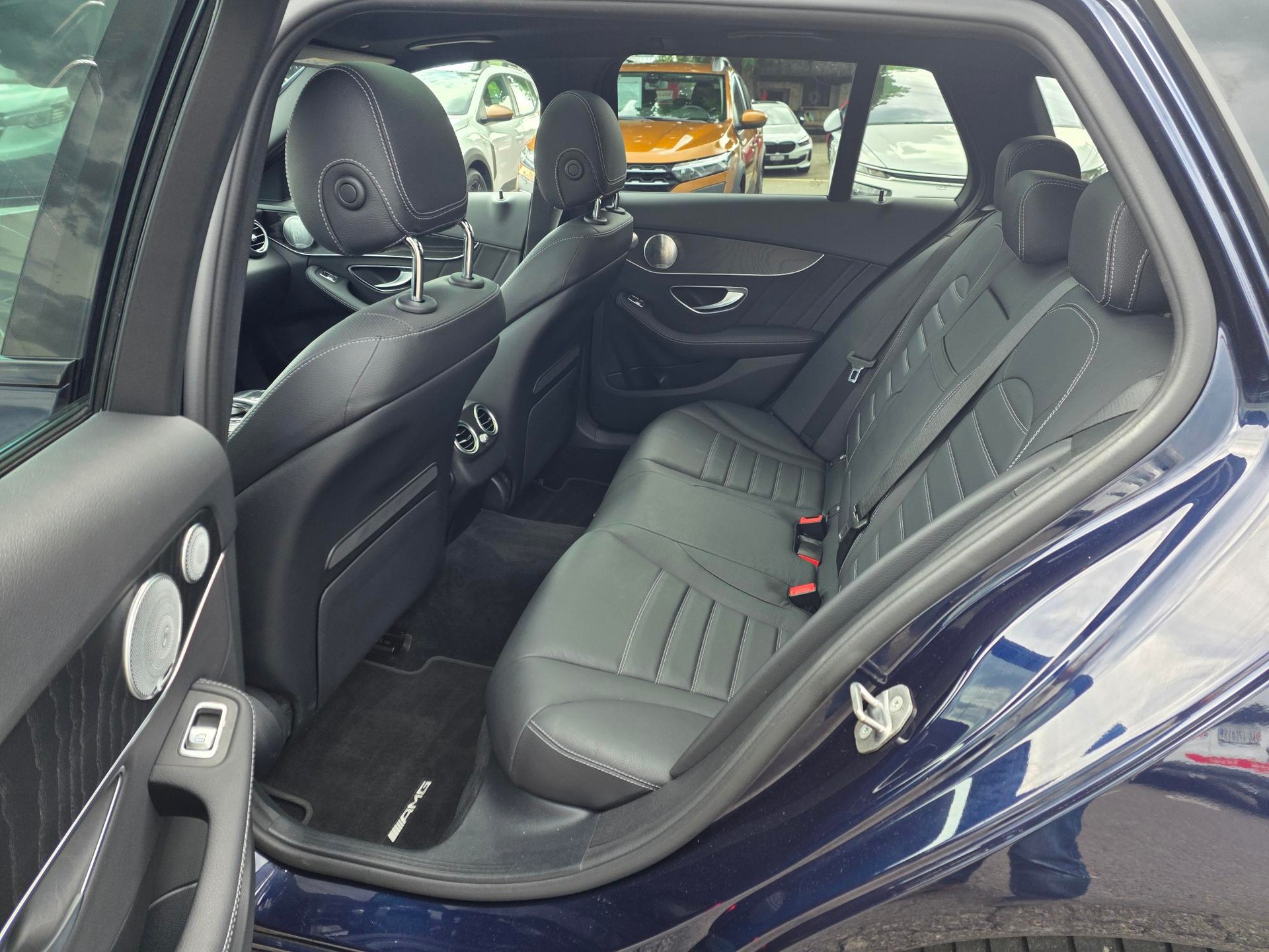 MERCEDES-BENZ C 300 d AMG Line 4matic Kombi-image-6