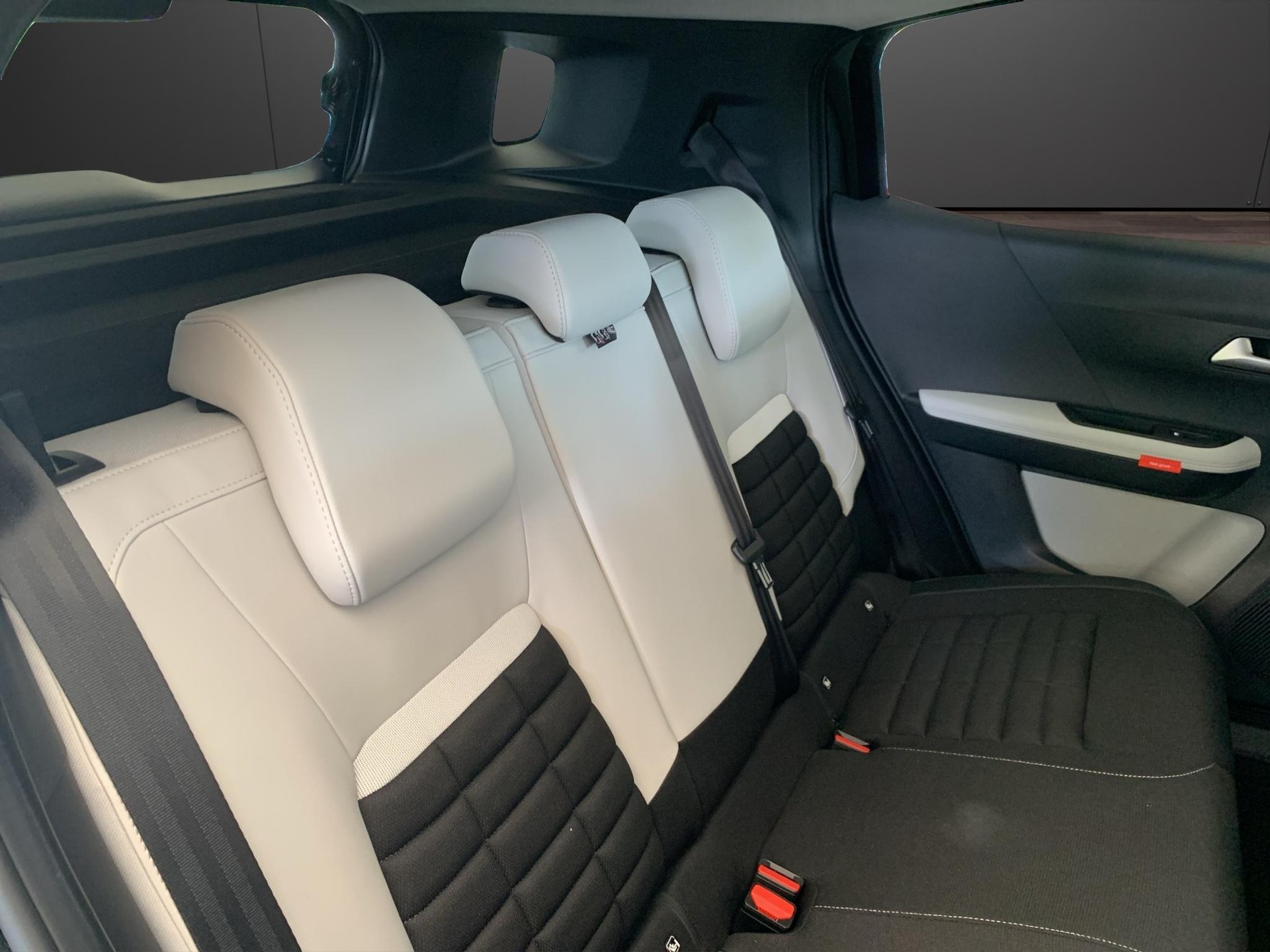 CITROEN C3 Aircross 1.2 Hybrid Business-image-13