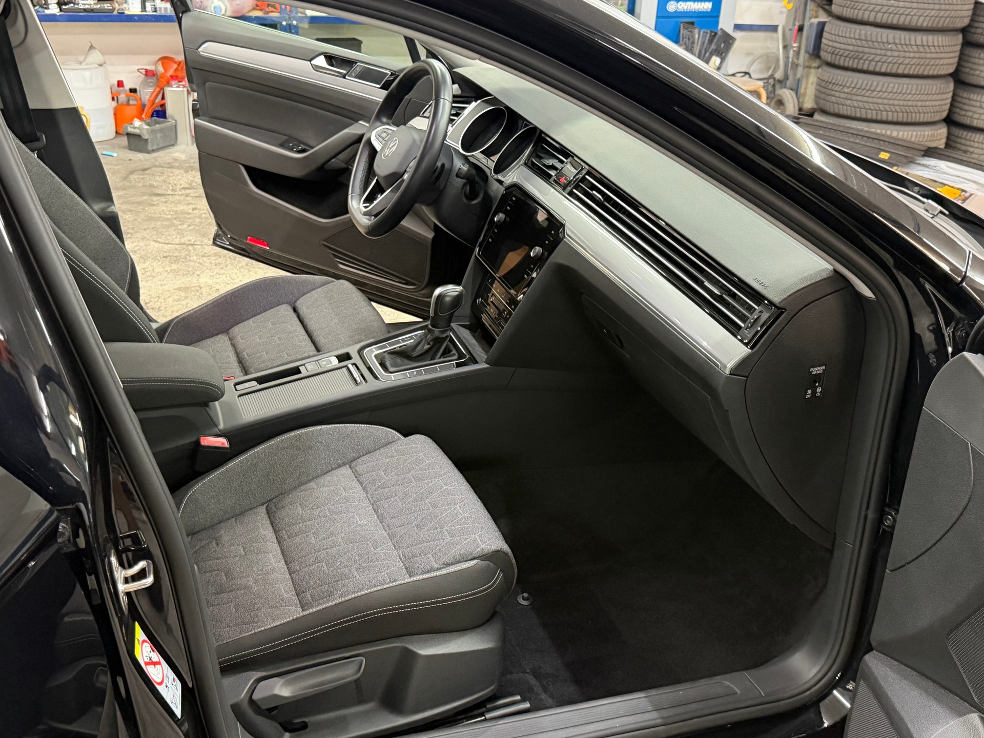 VW Passat 2.0 TDI BMT Business DSG-image-13