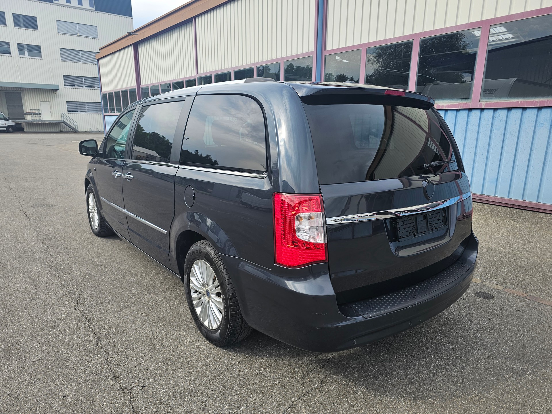 LANCIA Voyager 2.8D S Automatic-image-2