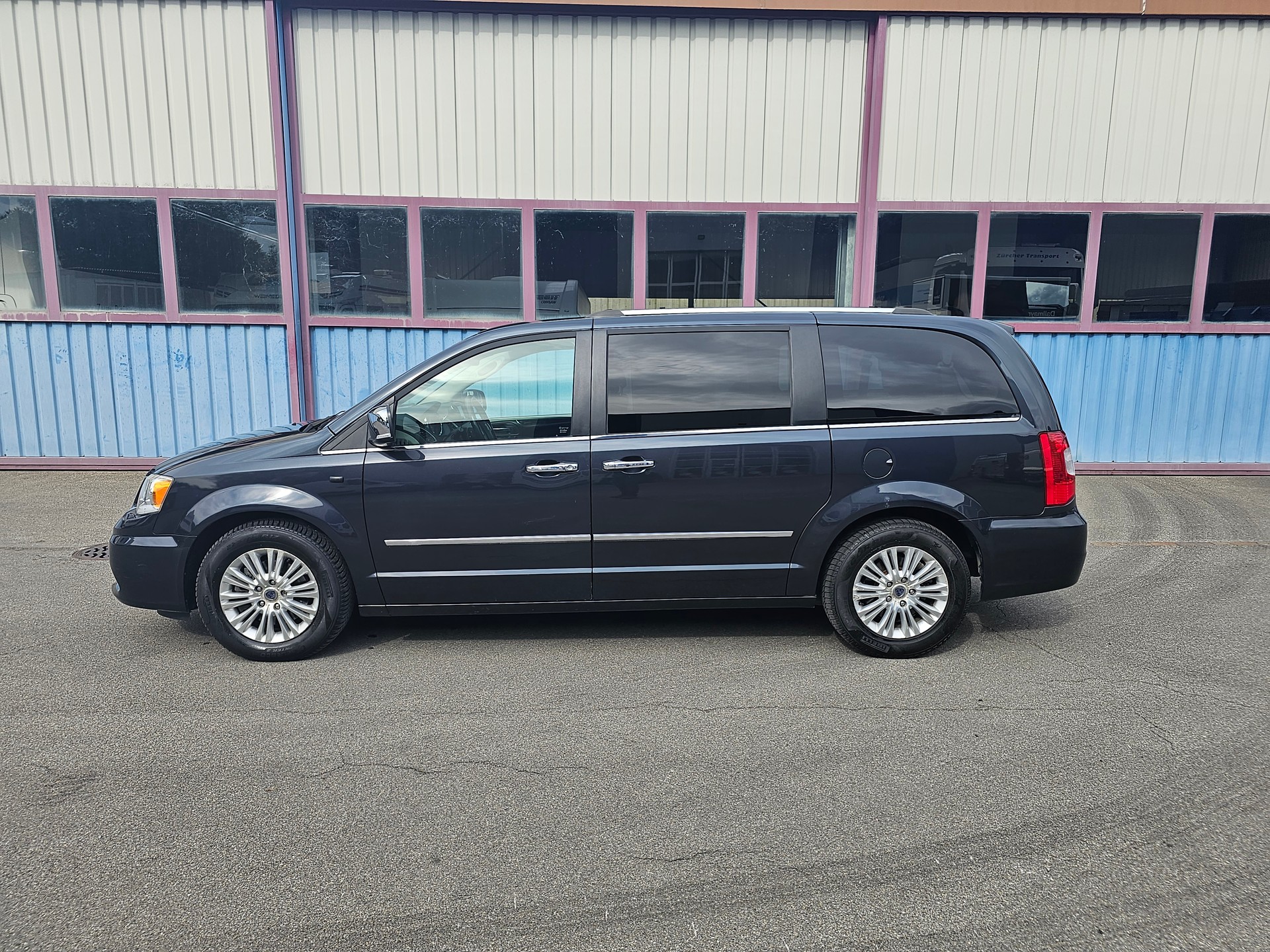LANCIA Voyager 2.8D S Automatic-image-1