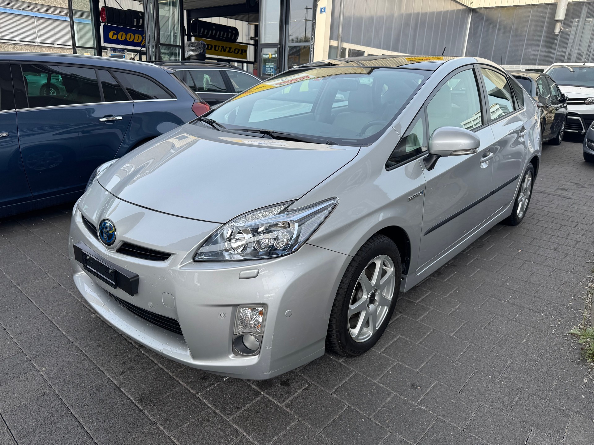 TOYOTA Prius 1.8 16V HSD Sol Premium-image-3