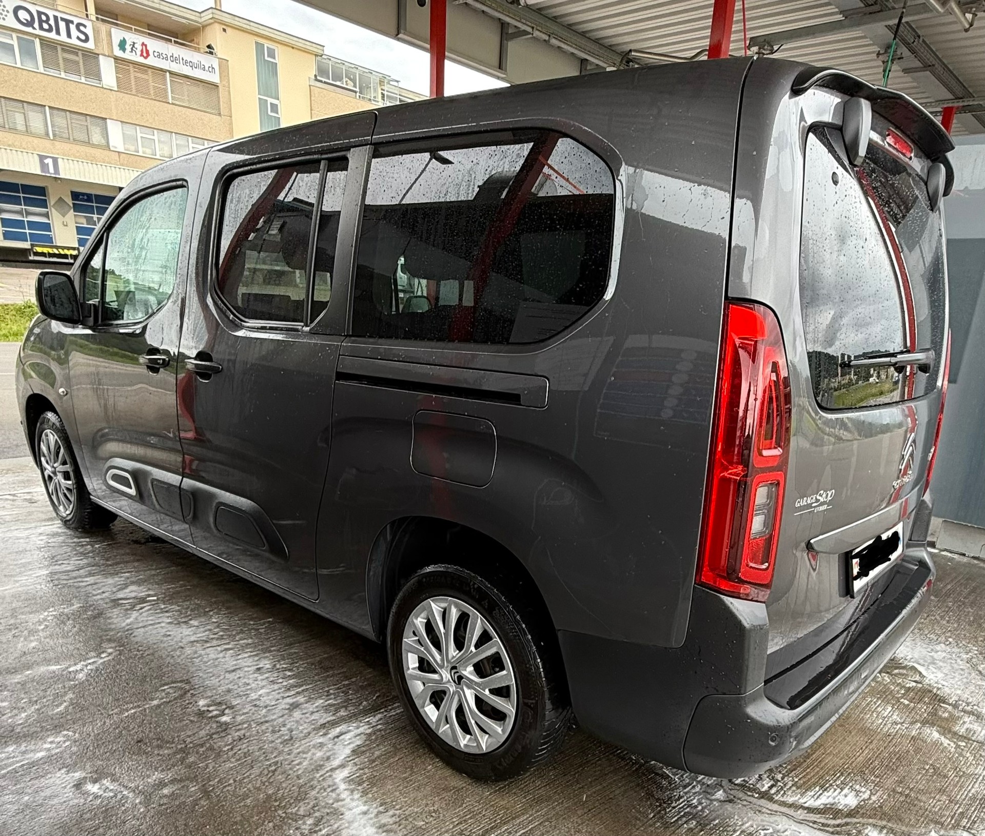CITROEN Berlingo 1.2i PureTech Feel EAT8-image-6