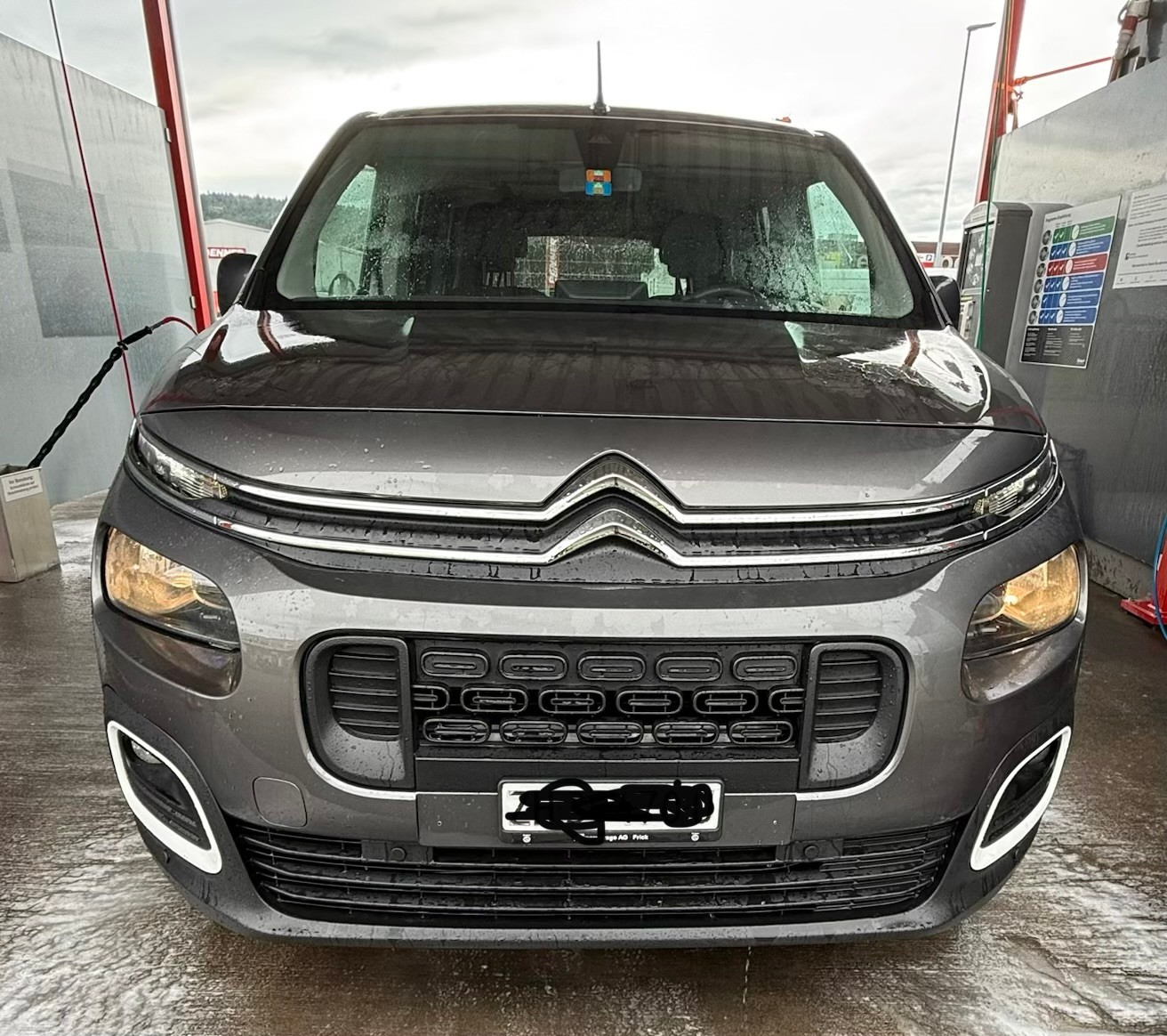 CITROEN Berlingo 1.2i PureTech Feel EAT8-image-0