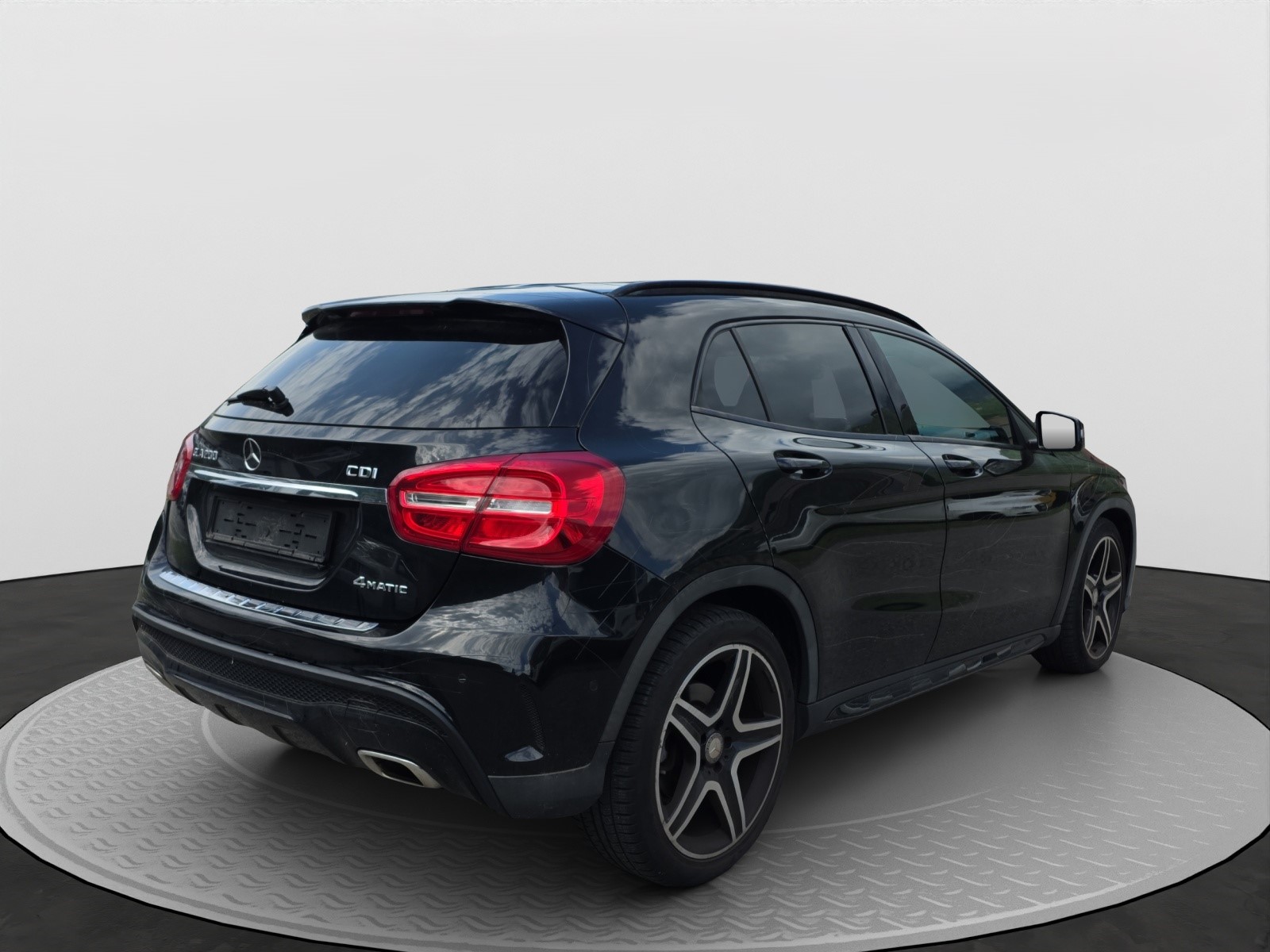 MERCEDES-BENZ GLA 200 CDI AMG Line 4Matic 7G-DCT-image-4