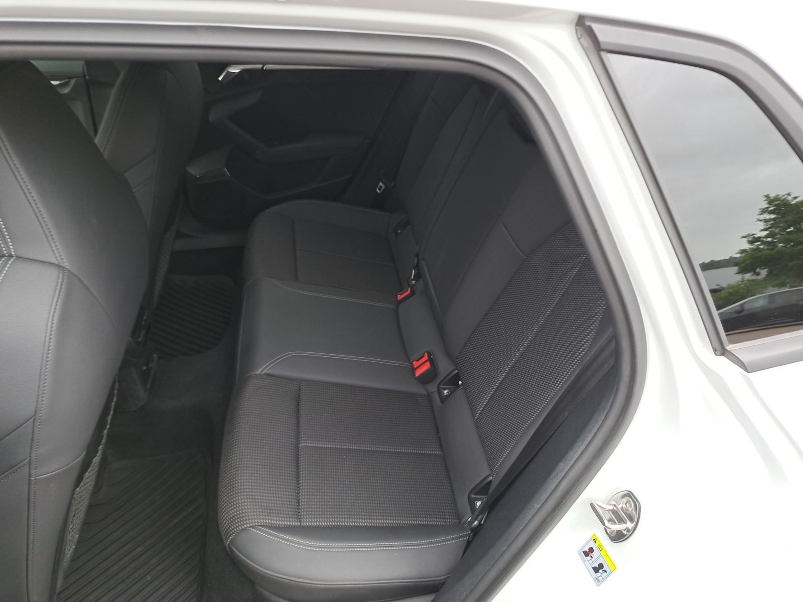 AUDI A3 Sportback 1.5 35 TFSI Attraction-image-20
