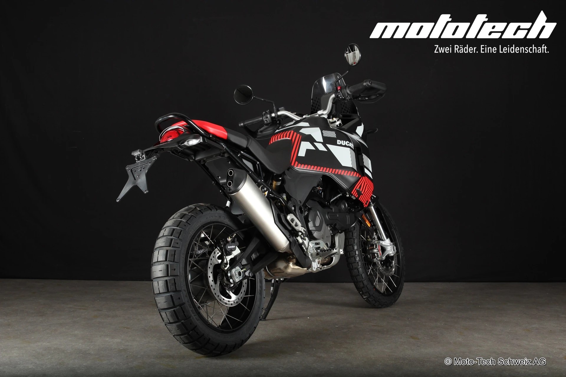 DUCATI Desert X-showroom-element-2