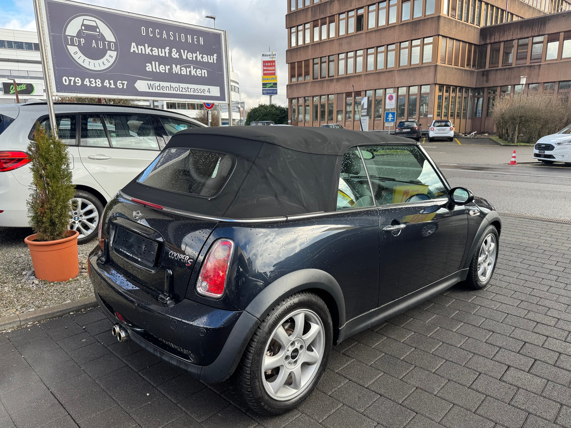 MINI Cooper S Cabriolet-image-1