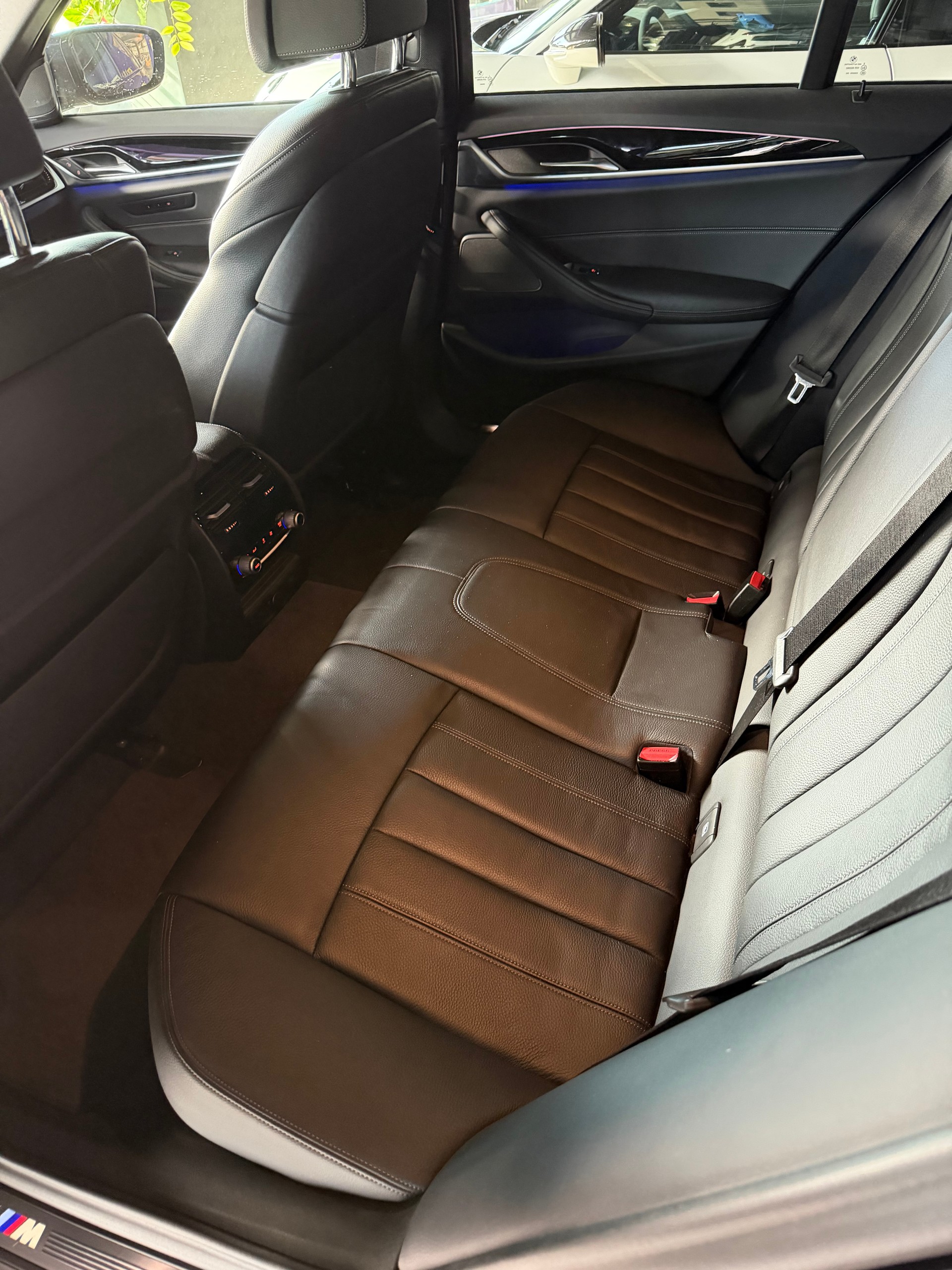 BMW 540i xDrive Touring Steptronic-image-10