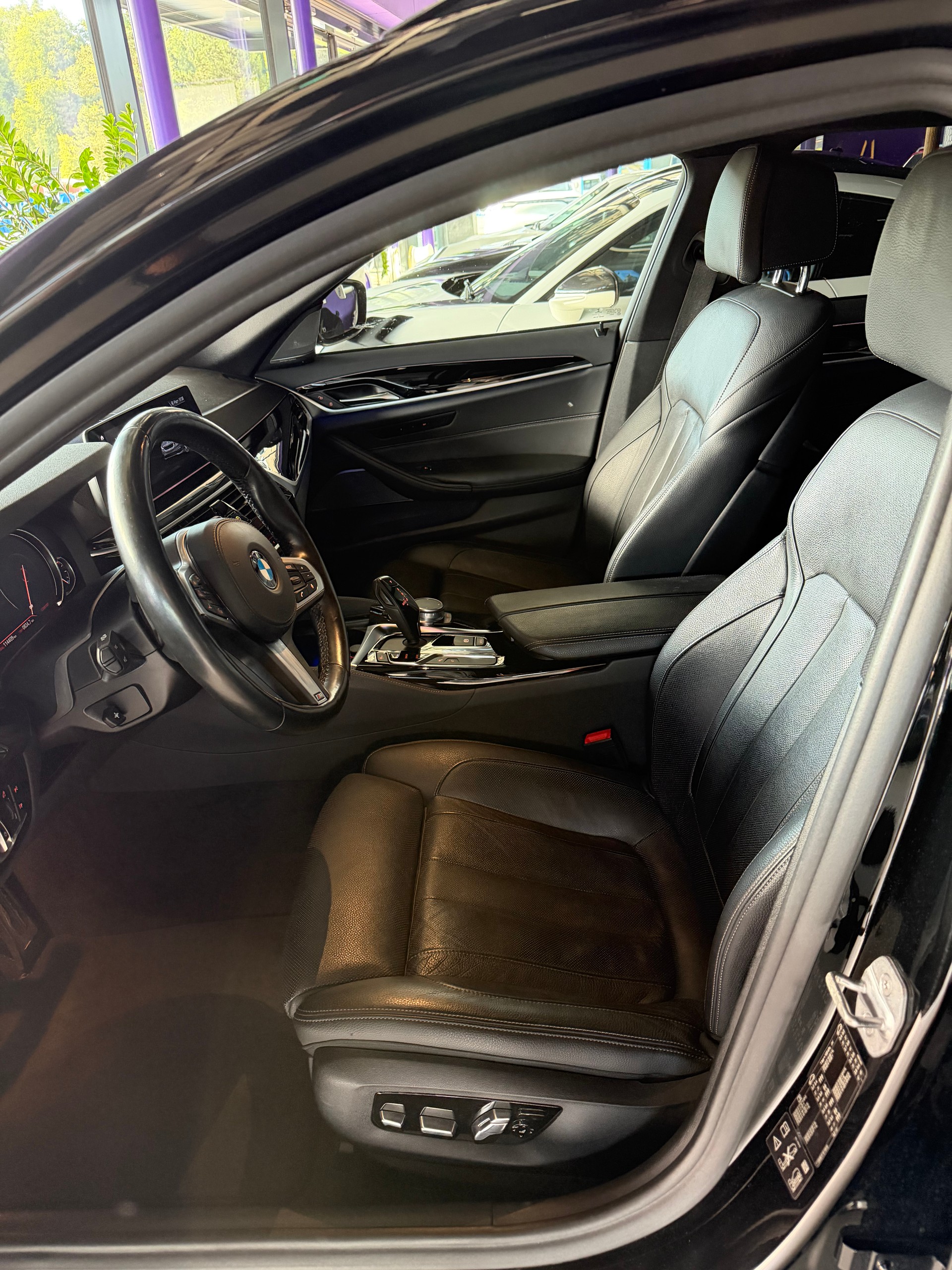 BMW 540i xDrive Touring Steptronic-image-8