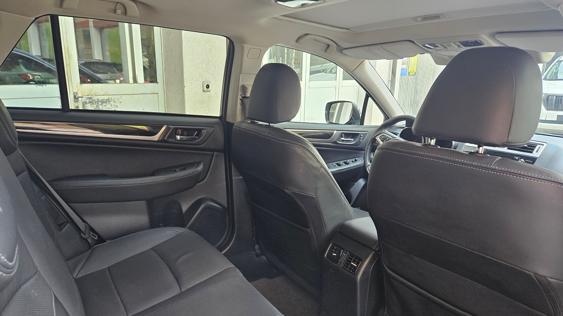 SUBARU Outback 2.5i Luxury AWD Lineartronic-image-24