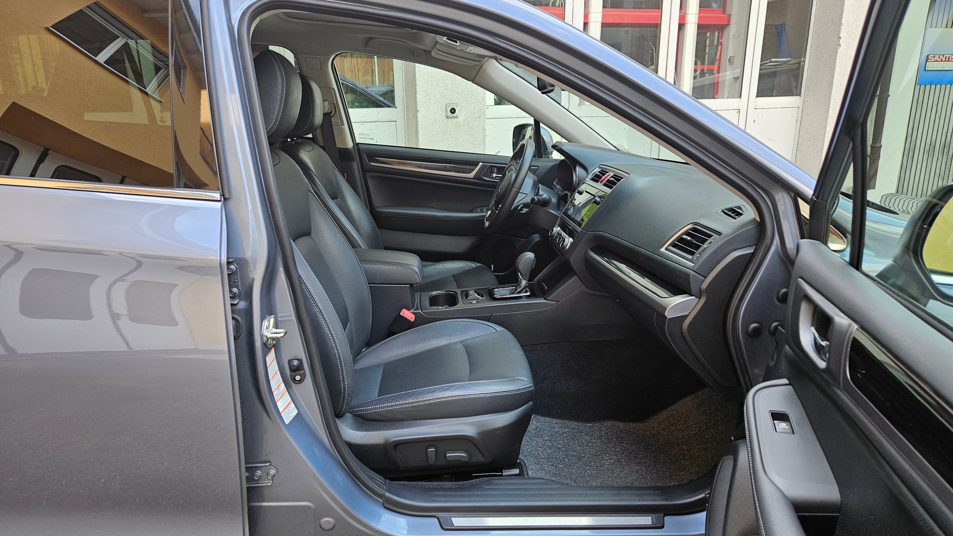 SUBARU Outback 2.5i Luxury AWD Lineartronic-image-4