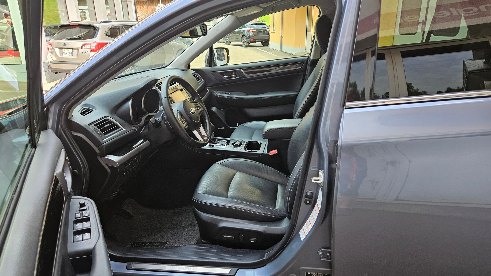 SUBARU Outback 2.5i Luxury AWD Lineartronic-image-2