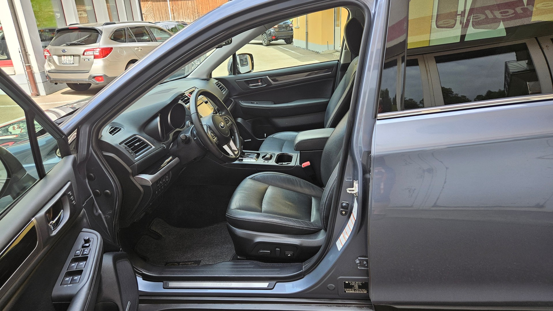 SUBARU Outback 2.5i Luxury AWD Lineartronic-image-23
