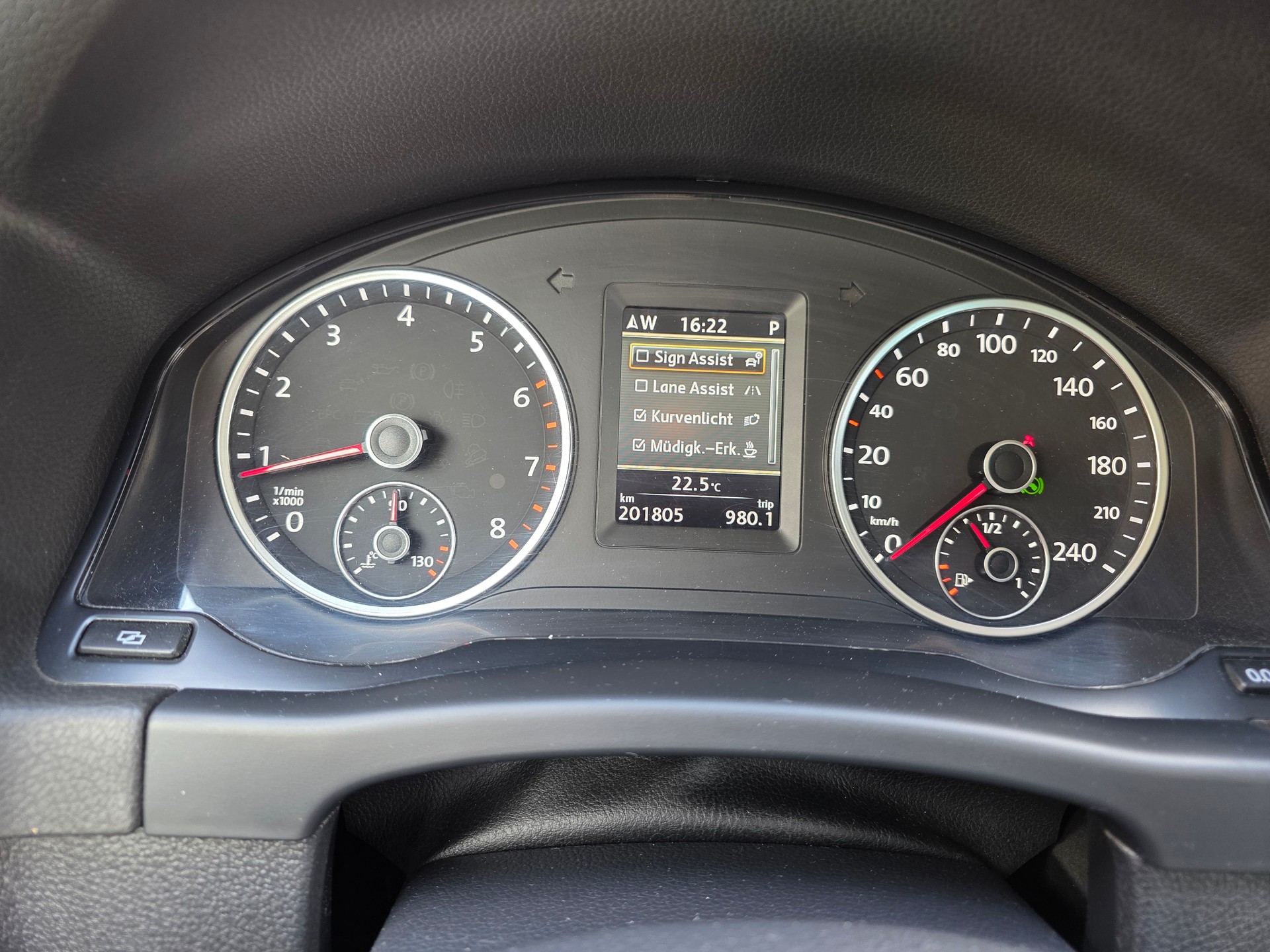 VW Tiguan 2.0 TSI Sport&Style 4Motion DSG-image-13
