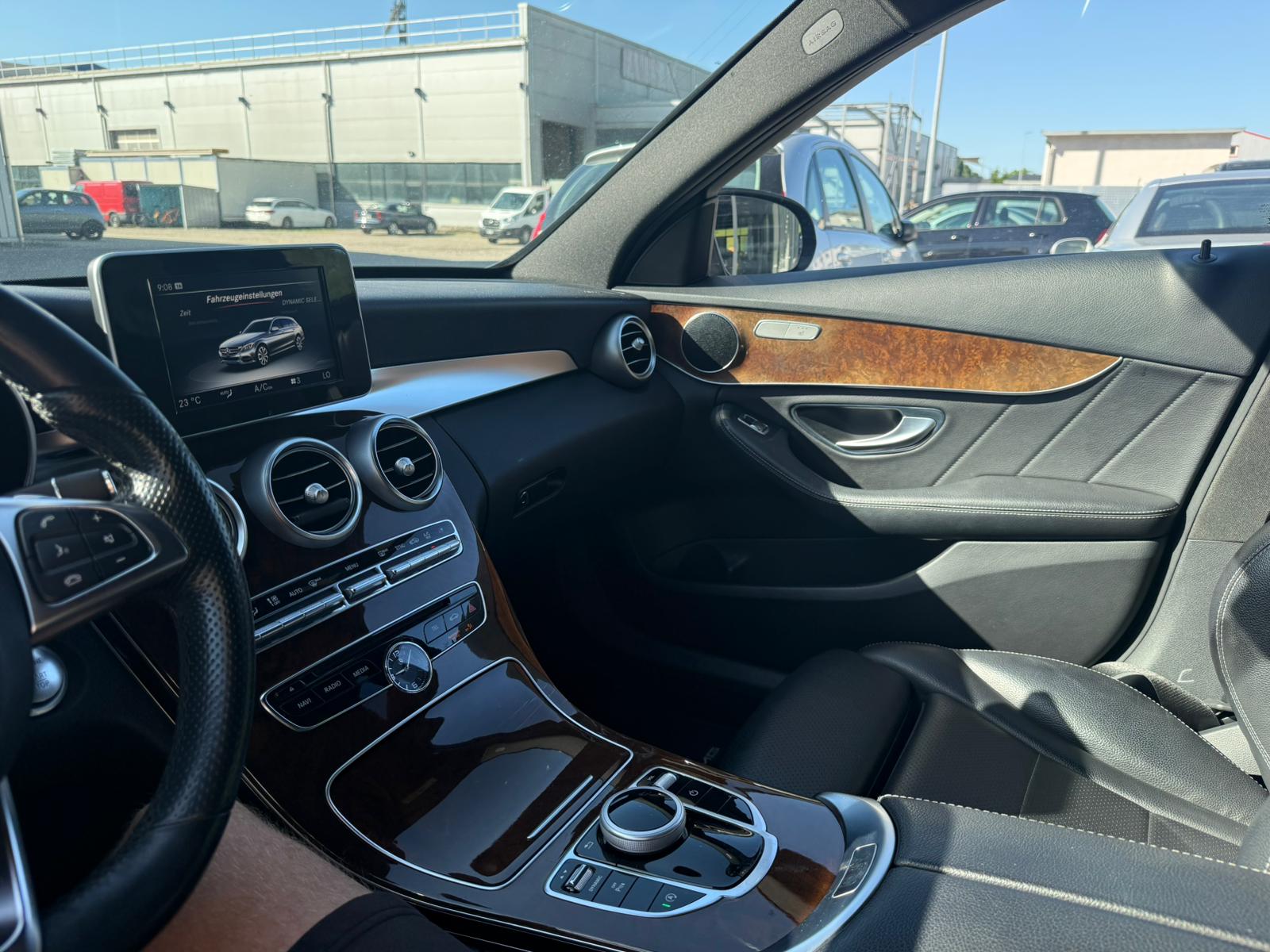 MERCEDES-BENZ C 200 AMG Line 4Matic 7G-Tronic-image-21