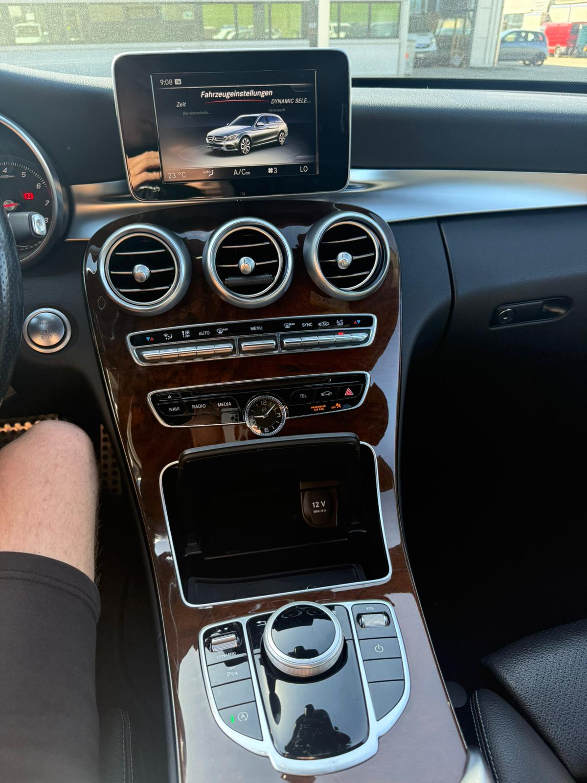 MERCEDES-BENZ C 200 AMG Line 4Matic 7G-Tronic-image-23