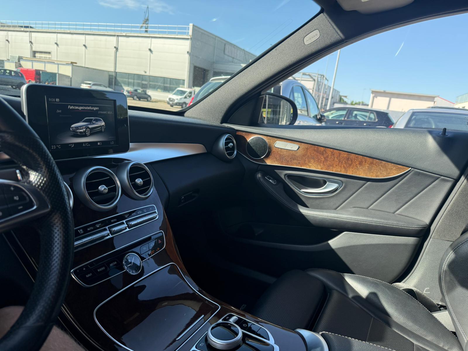 MERCEDES-BENZ C 200 AMG Line 4Matic 7G-Tronic-image-24