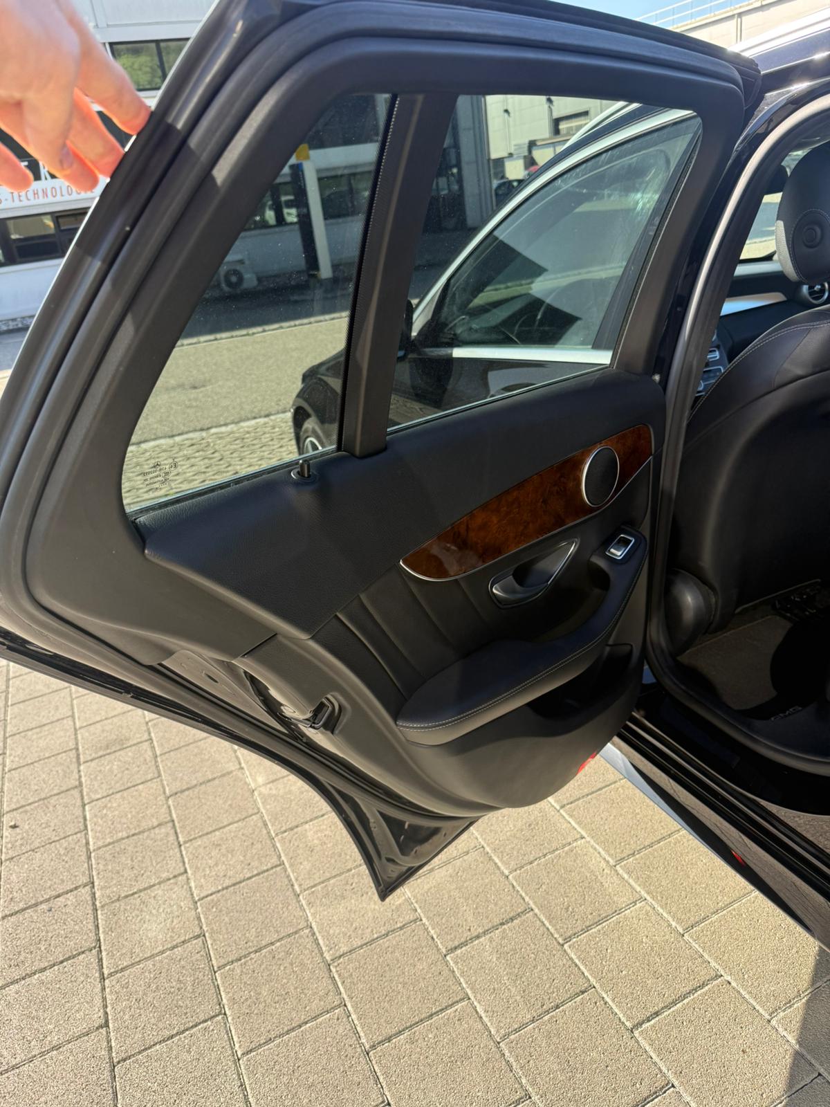 MERCEDES-BENZ C 200 AMG Line 4Matic 7G-Tronic-image-15