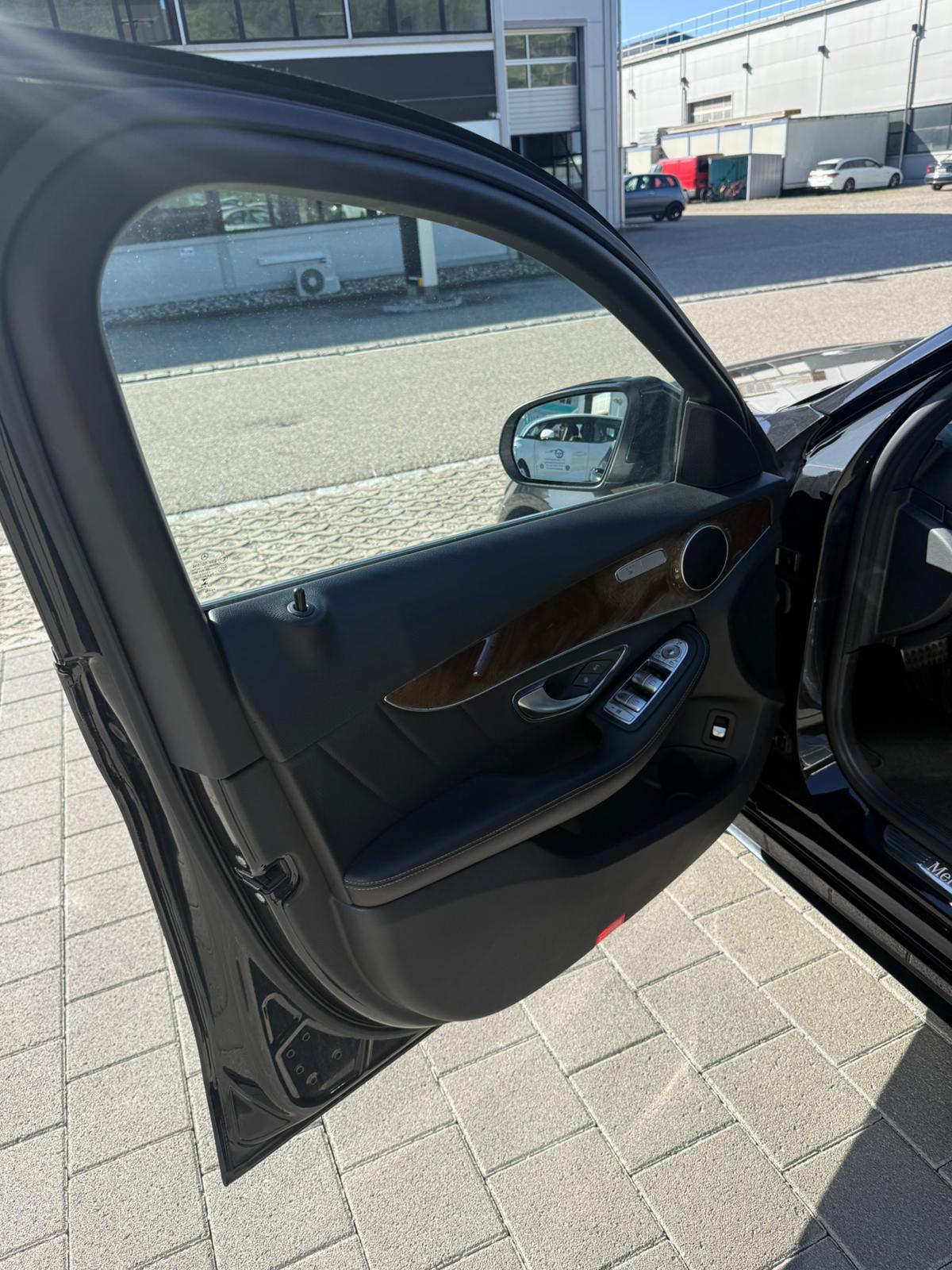 MERCEDES-BENZ C 200 AMG Line 4Matic 7G-Tronic-image-14
