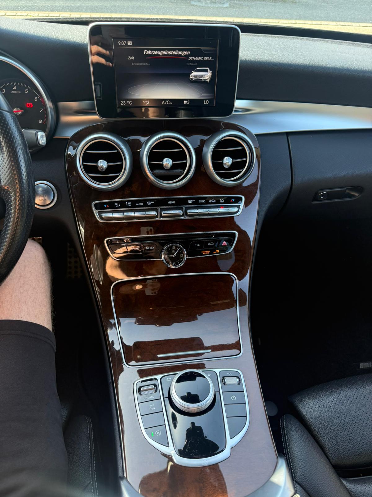 MERCEDES-BENZ C 200 AMG Line 4Matic 7G-Tronic-image-22