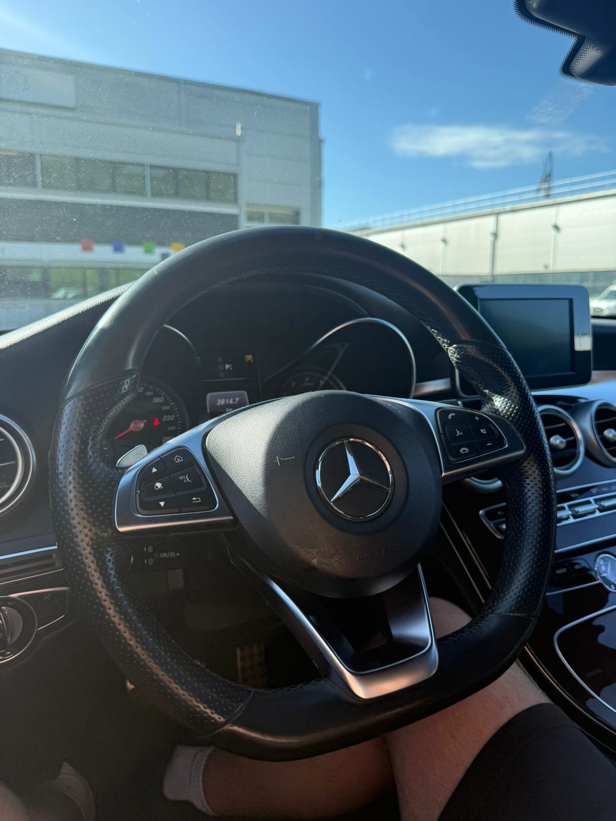MERCEDES-BENZ C 200 AMG Line 4Matic 7G-Tronic-image-19