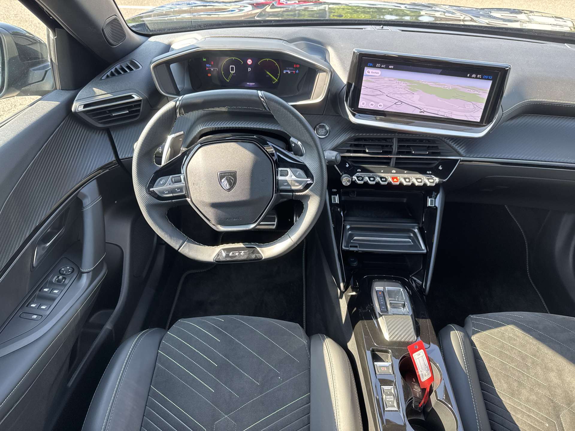PEUGEOT 2008 1.2 PureTech GT Automat-image-4