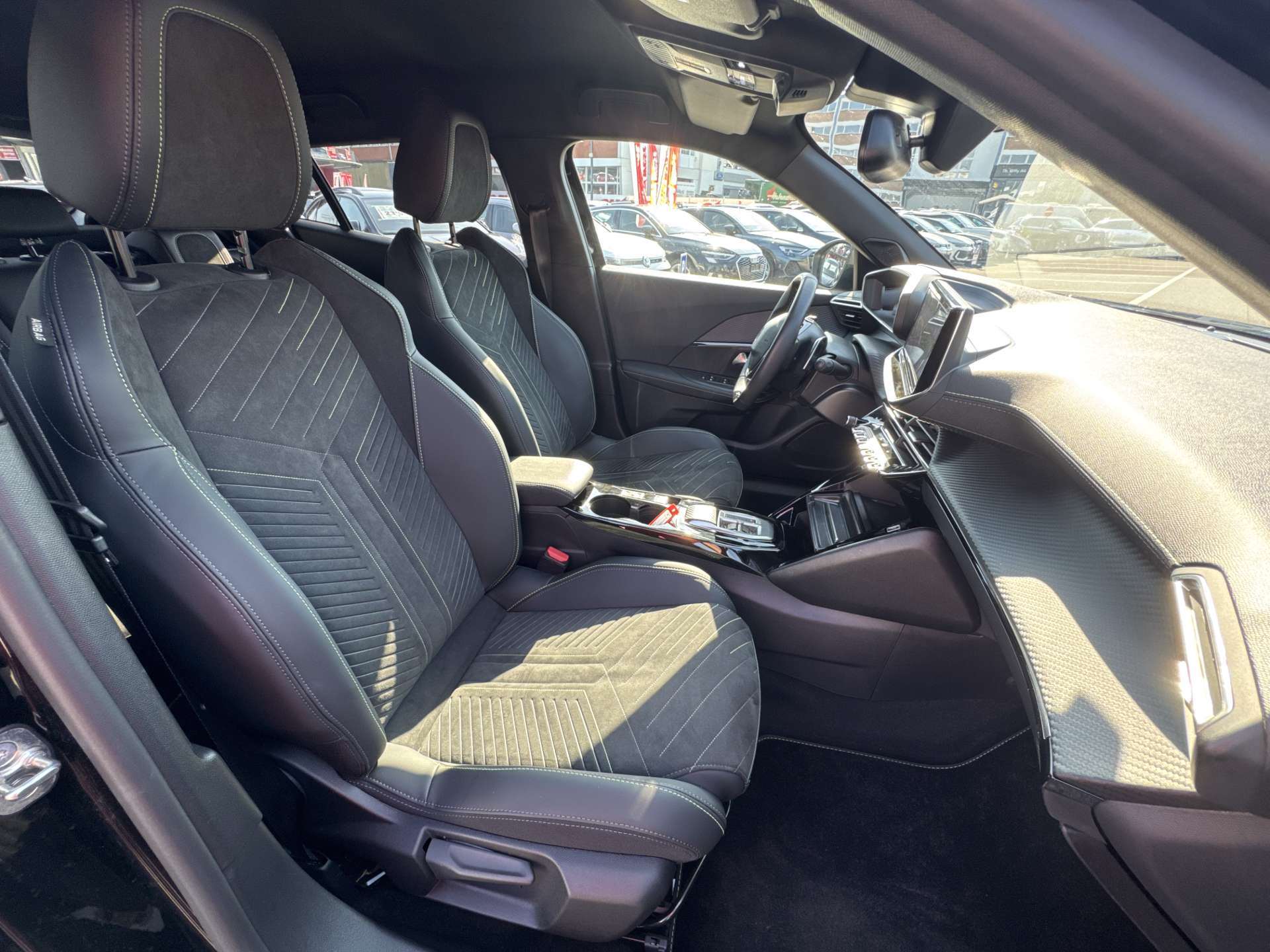 PEUGEOT 2008 1.2 PureTech GT Automat-image-12