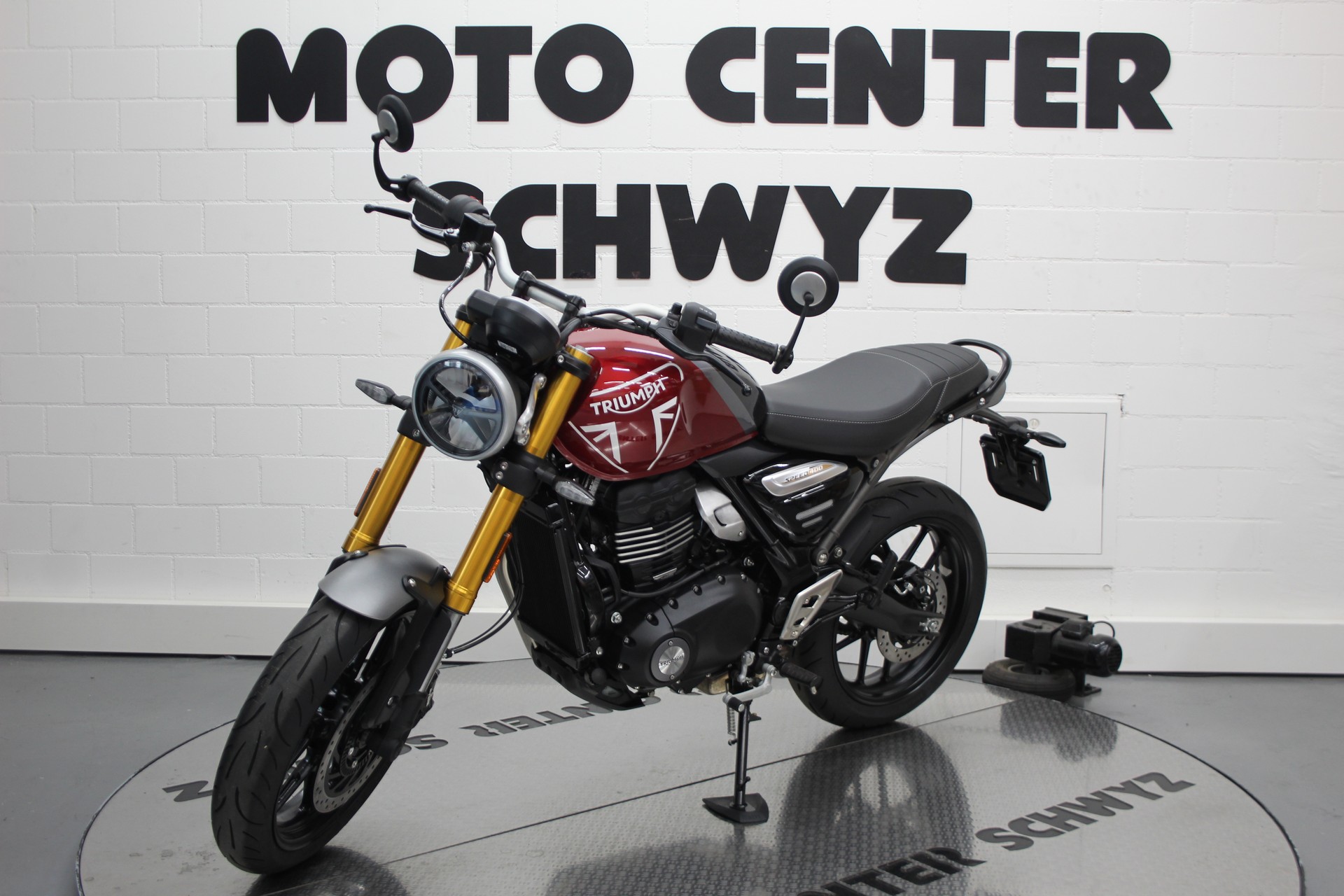 TRIUMPH Speed 400-showroom-element-3