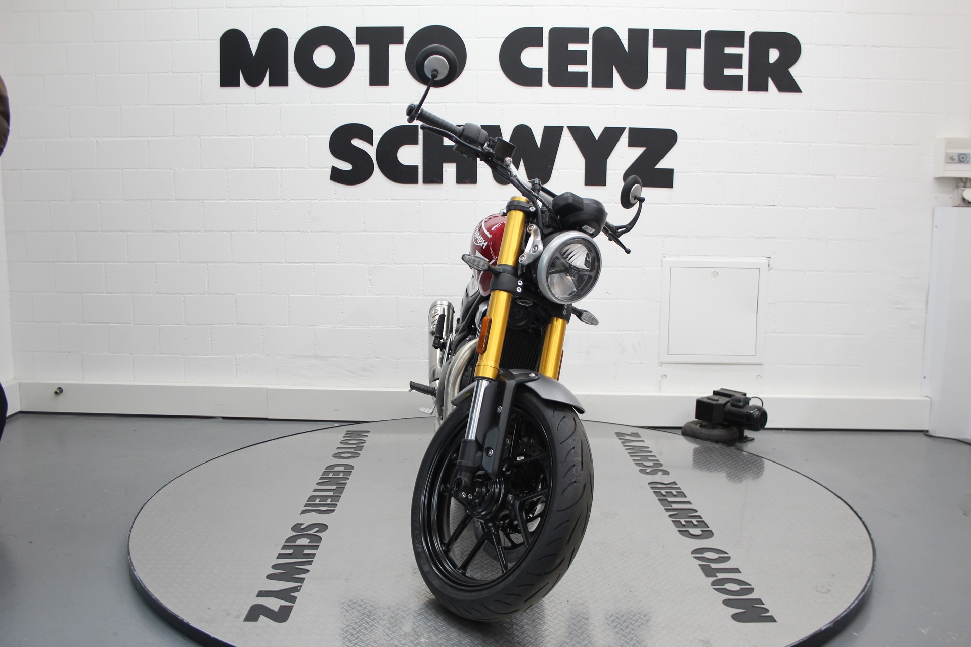 TRIUMPH Speed 400-showroom-element-2