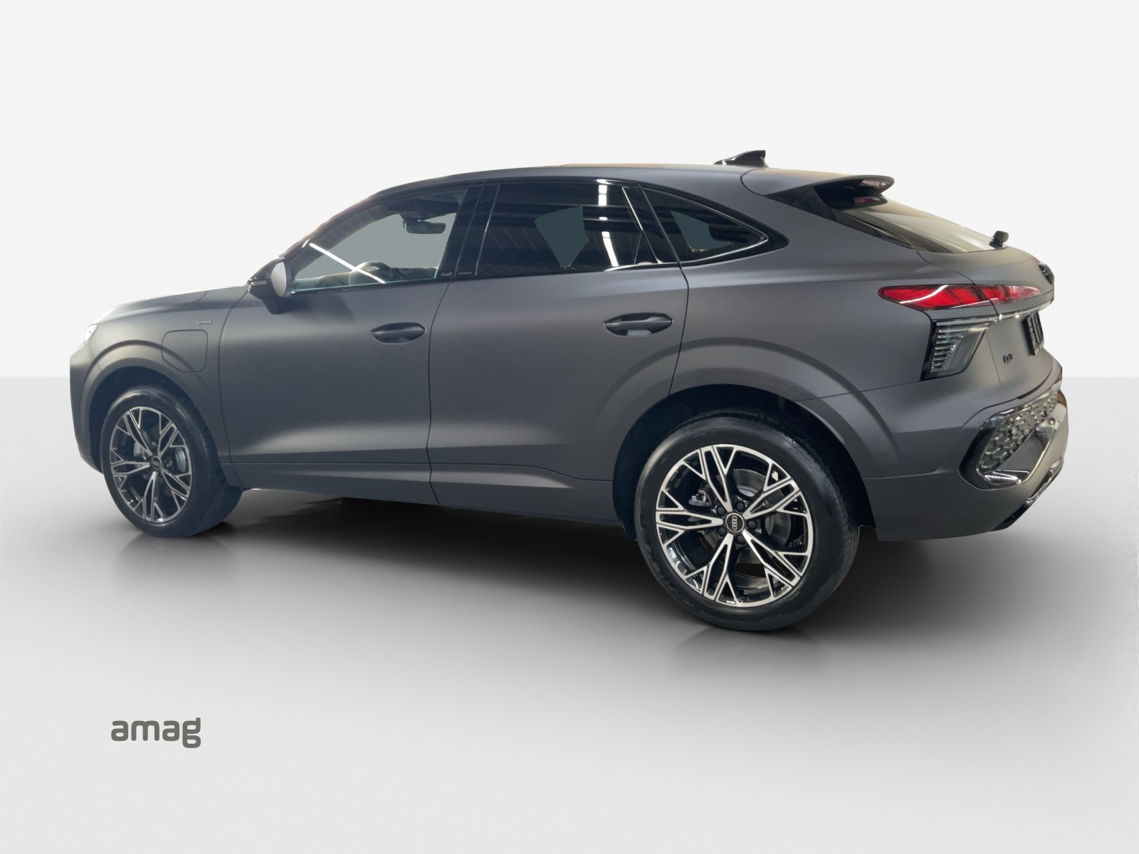 AUDI Q3 Sportback e-hybrid 200 kW S tronig-image-2