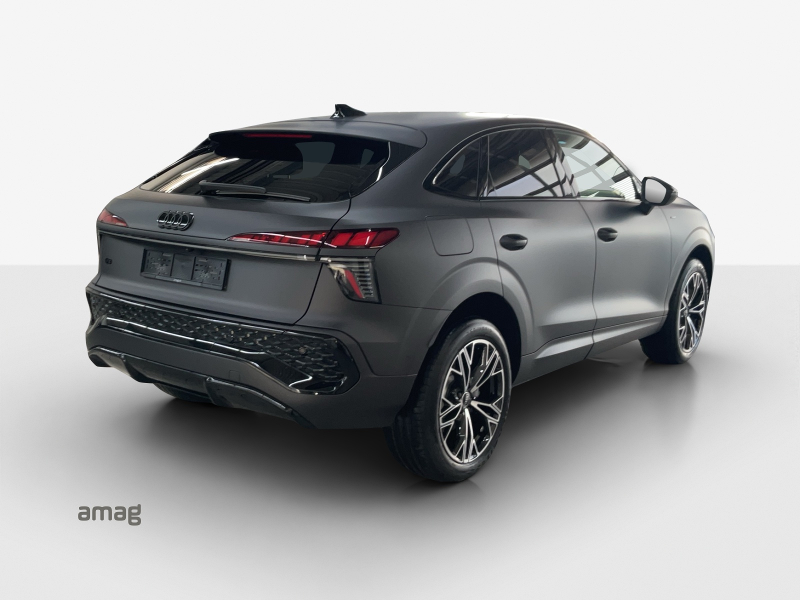 AUDI Q3 Sportback e-hybrid 200 kW S tronig-image-4