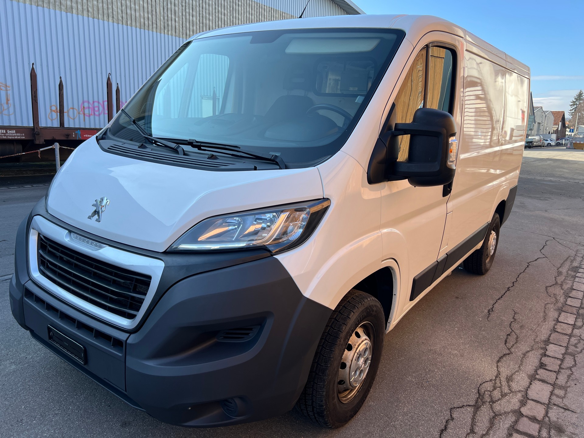 PEUGEOT Boxer 2.0 HDI 333 Active L1H1-image-0