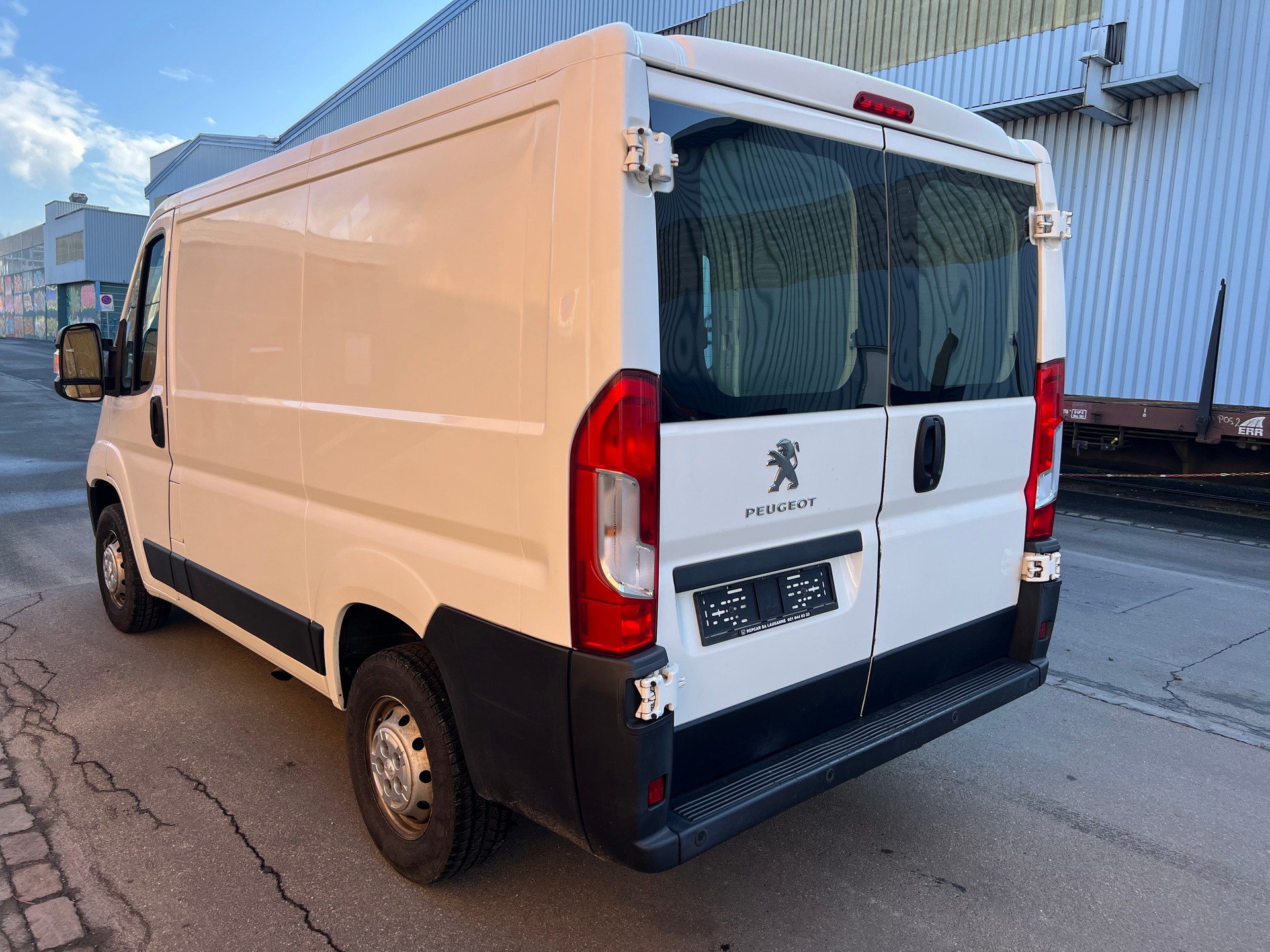 PEUGEOT Boxer 2.0 HDI 333 Active L1H1-image-2