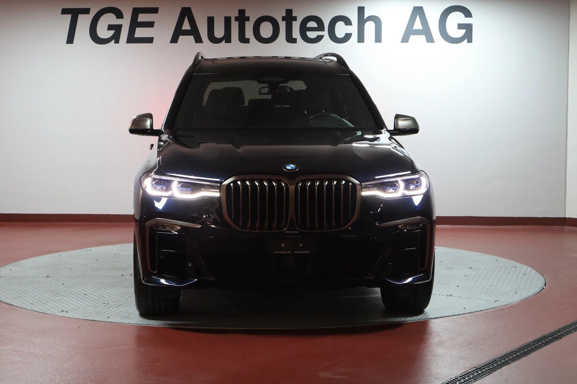 BMW X7 xDrive M50i Steptronic-showroom-element-1