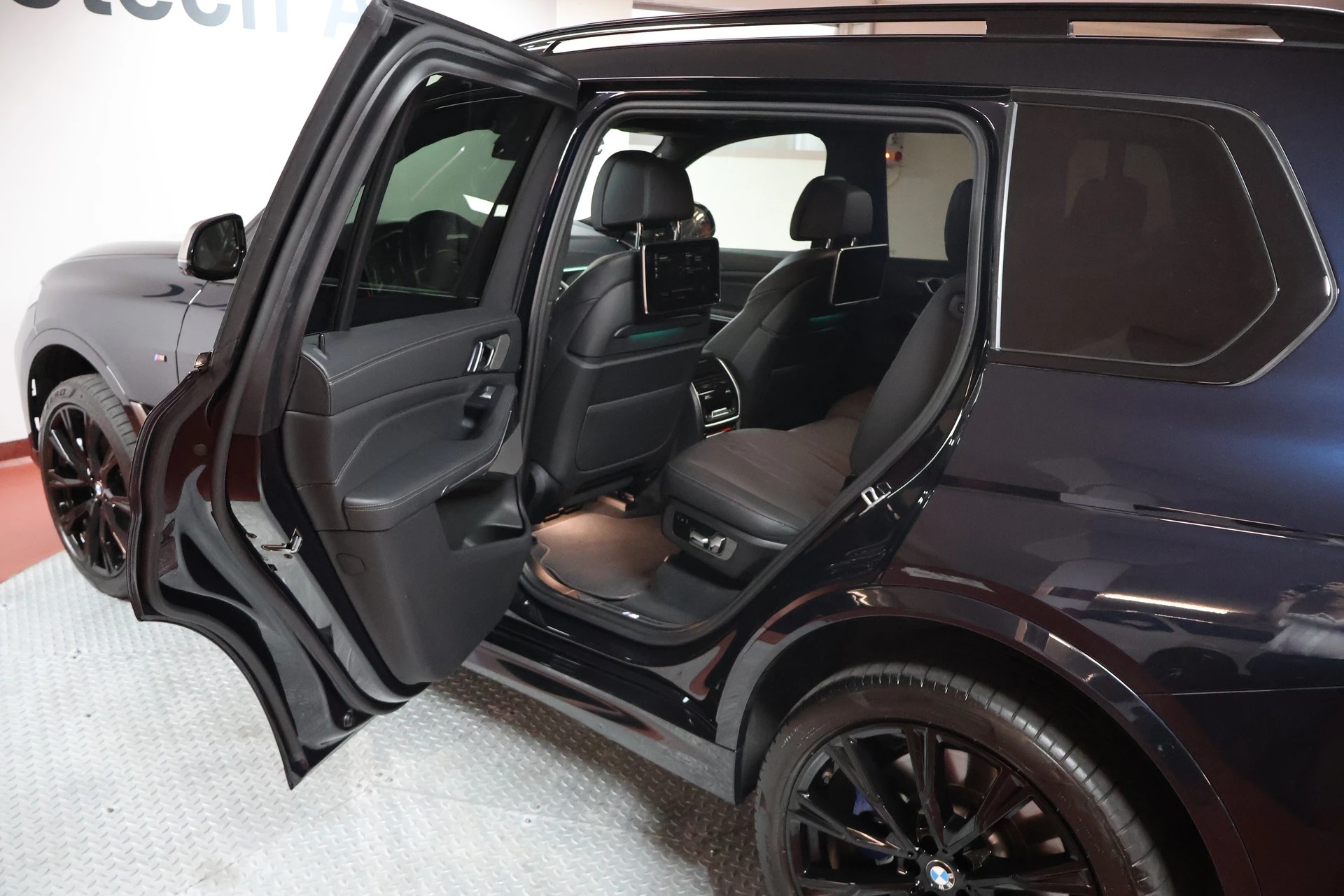 BMW X7 xDrive M50i Steptronic-image-18