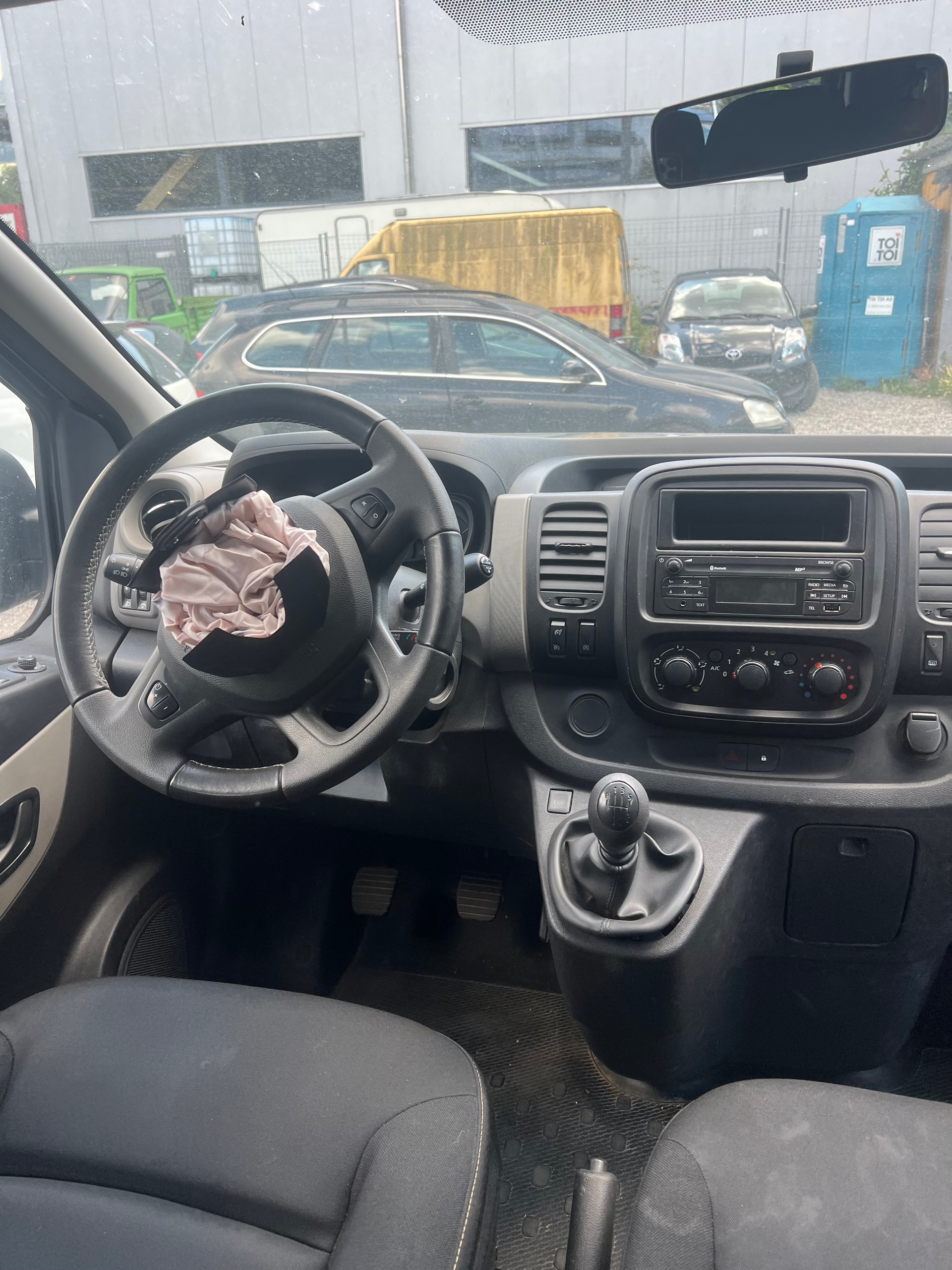 RENAULT Trafic ENERGY dCi 125 Passenger Expression-image-8