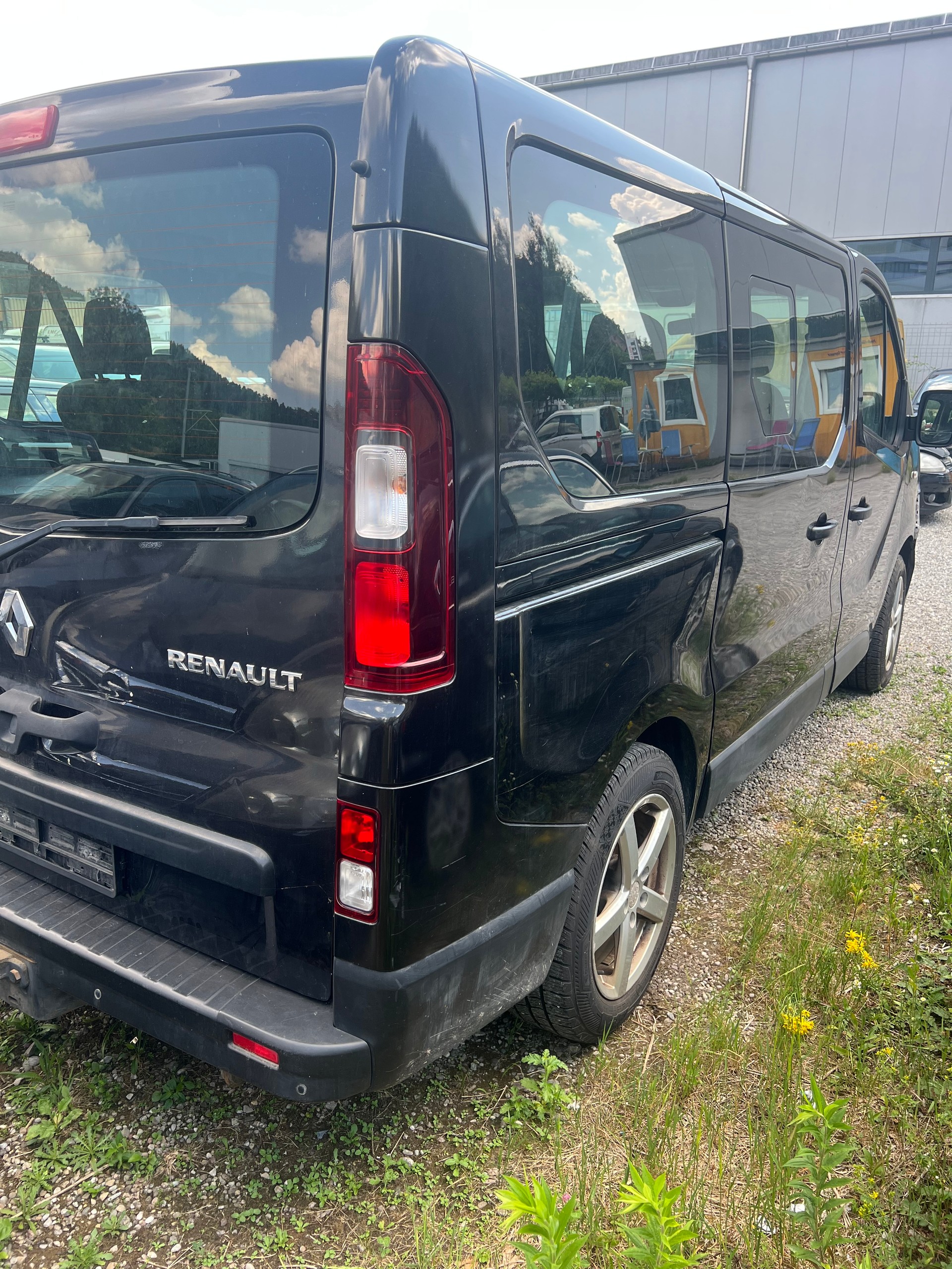 RENAULT Trafic ENERGY dCi 125 Passenger Expression-image-5