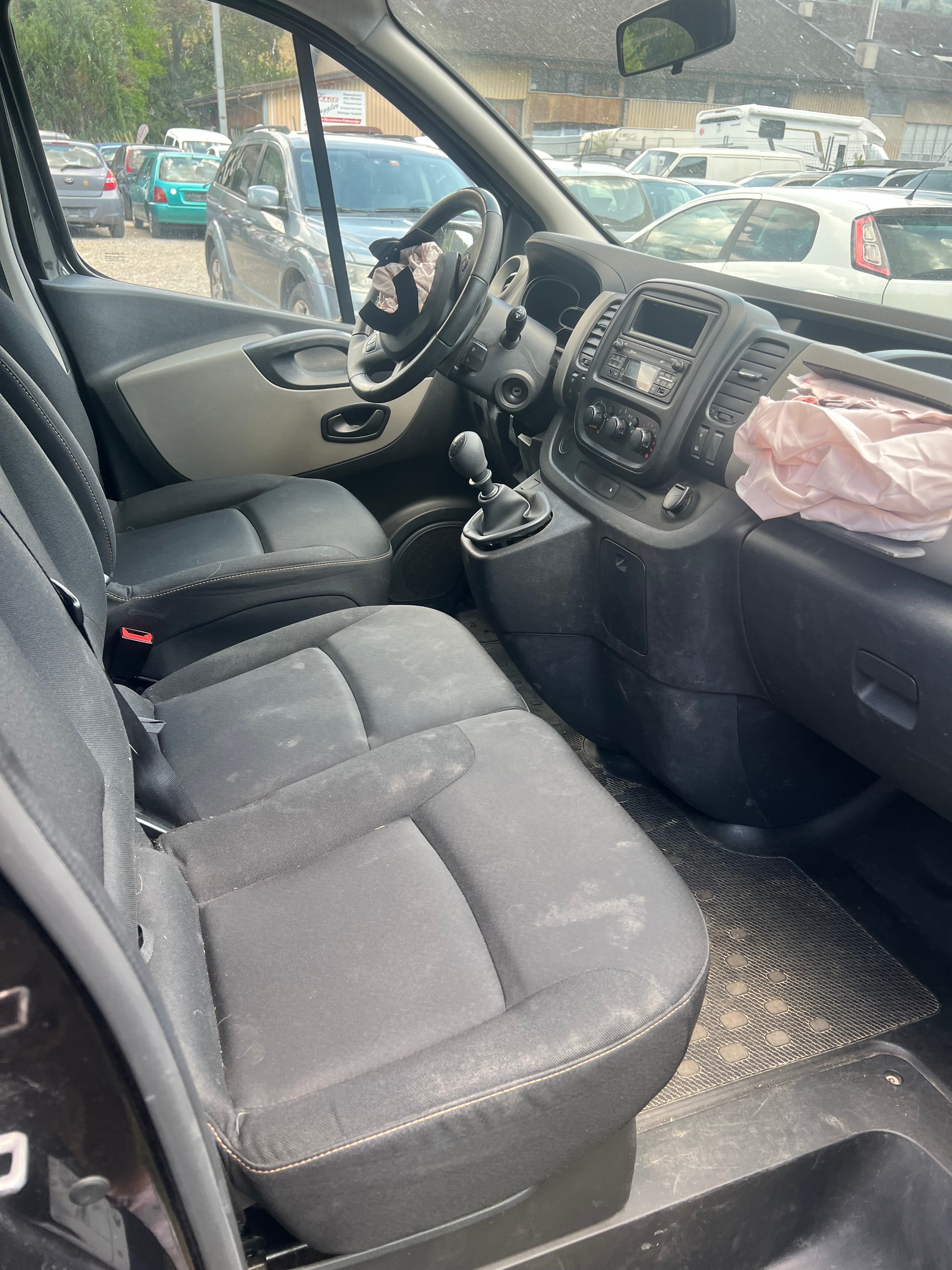 RENAULT Trafic ENERGY dCi 125 Passenger Expression-image-7