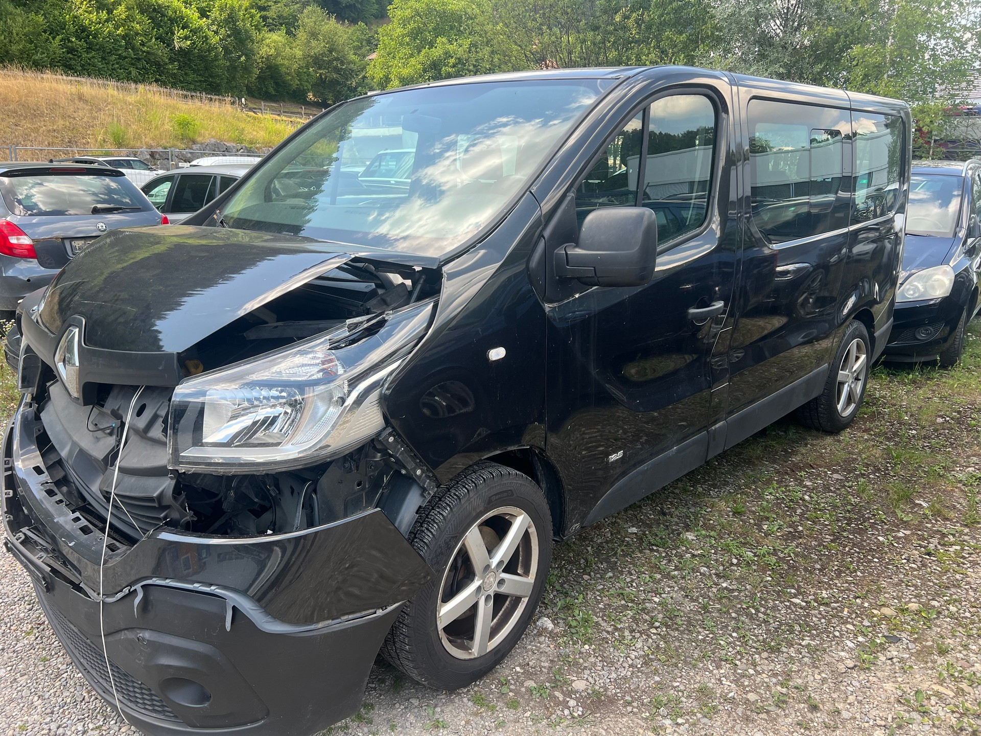 RENAULT Trafic ENERGY dCi 125 Passenger Expression-image-3
