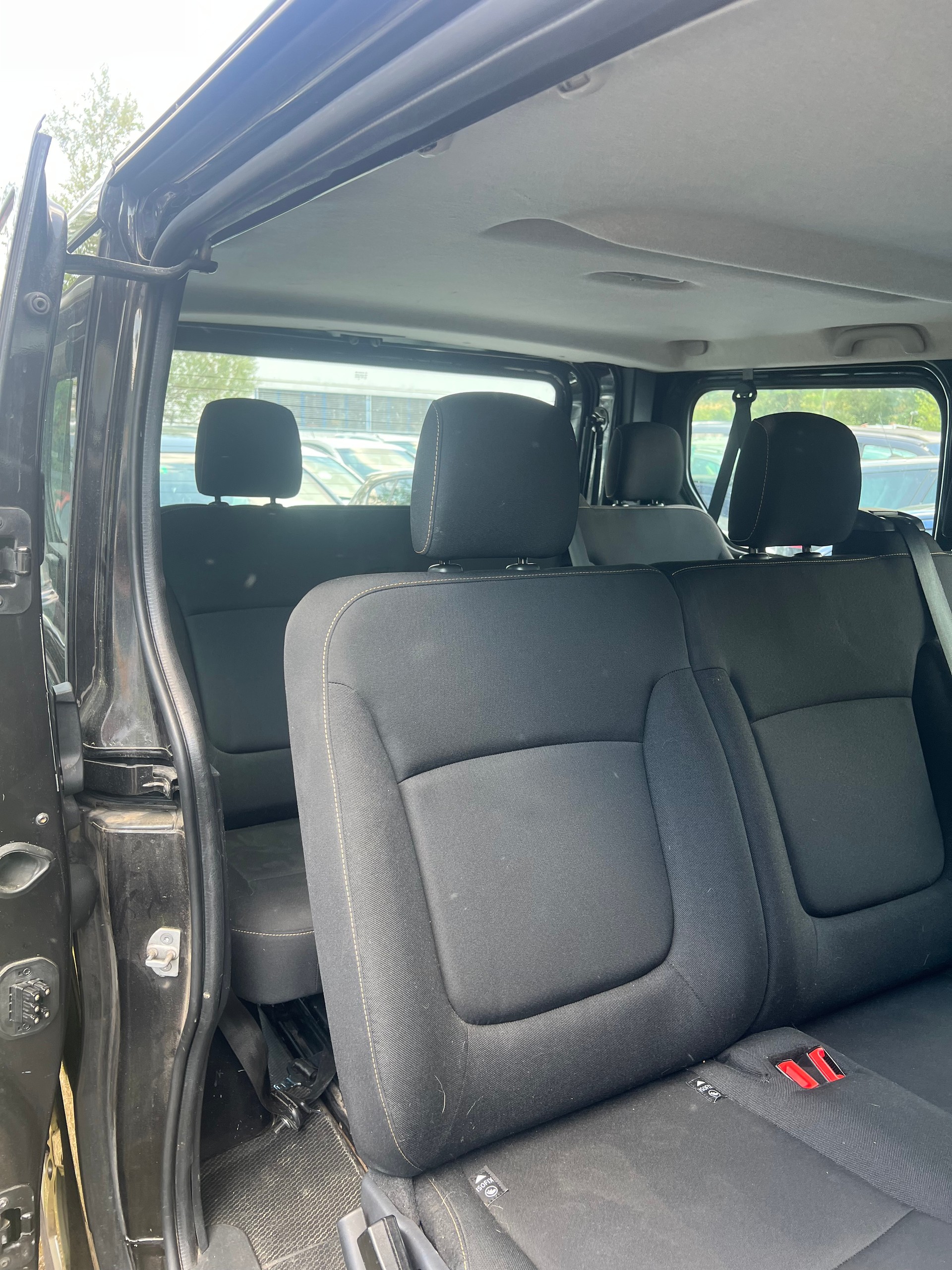 RENAULT Trafic ENERGY dCi 125 Passenger Expression-image-10