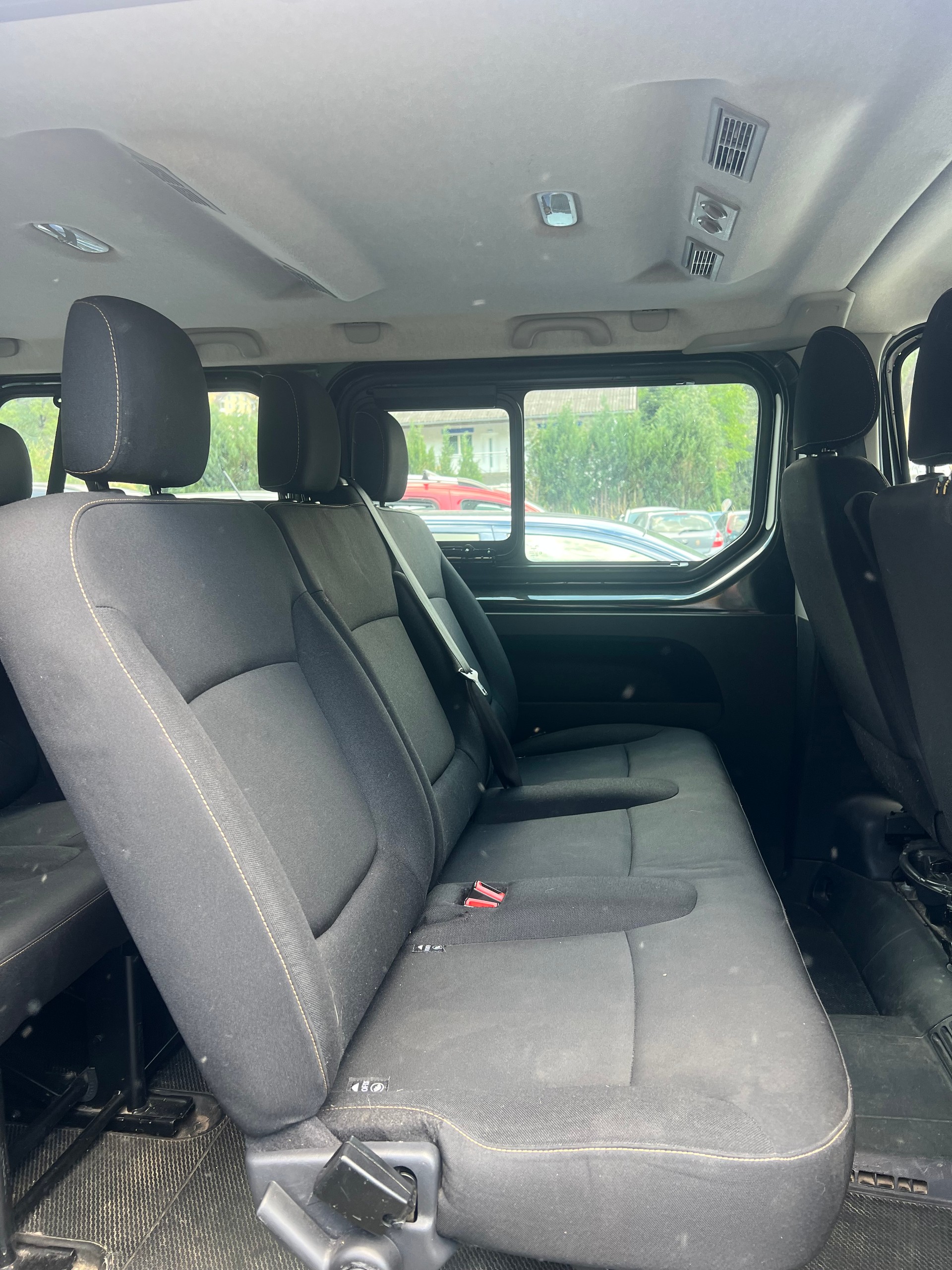 RENAULT Trafic ENERGY dCi 125 Passenger Expression-image-9