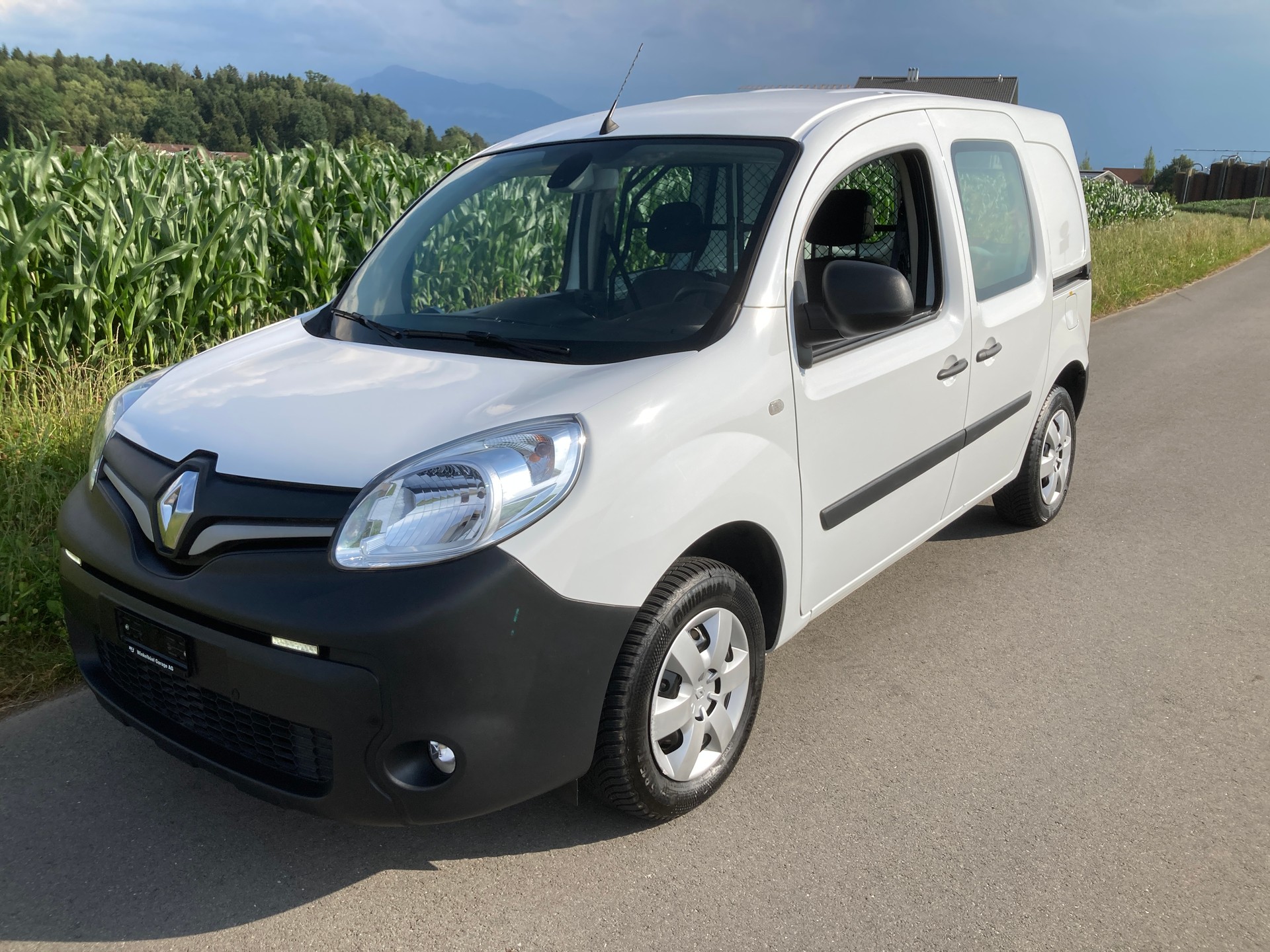 RENAULT Kangoo Medium dCi 95 ENERGY Business mit Anhängerkupplung-image-0