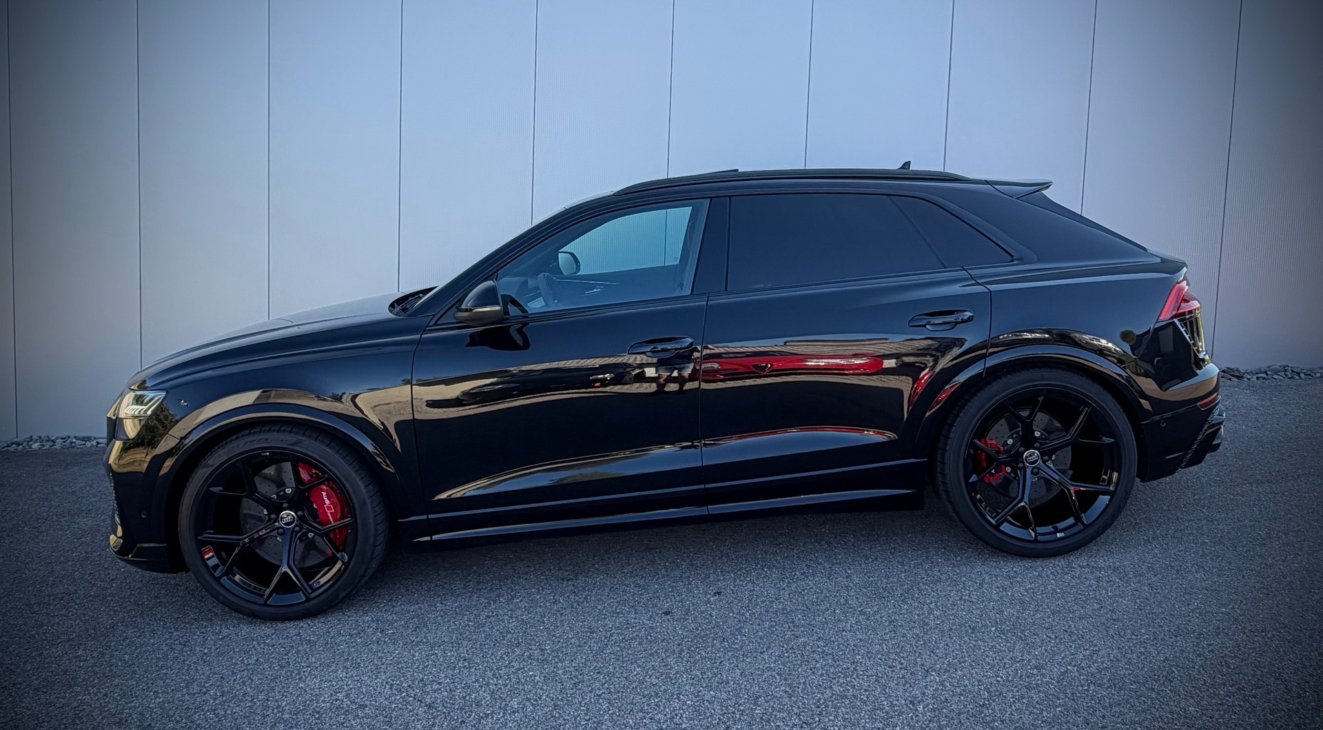 AUDI RSQ8 Black Edition quattro tiptronic-showroom-element-1